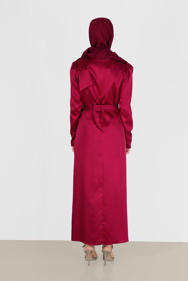 Vêtements hijab ROUGE BORDEAUX ROBE EN SATIN AVEC CEINTURE ET DÉTAIL MANCHES 42419 - ALVİNA