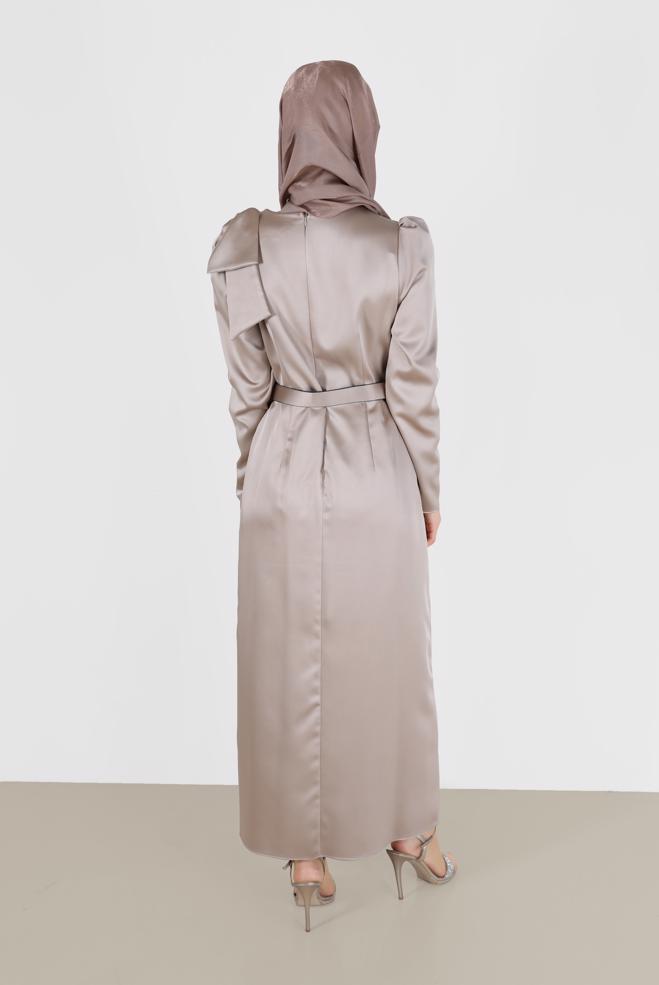 Vêtements hijab BEIGE ROBE EN SATIN AVEC CEINTURE ET DÉTAIL MANCHES 42419 - ALVİNA