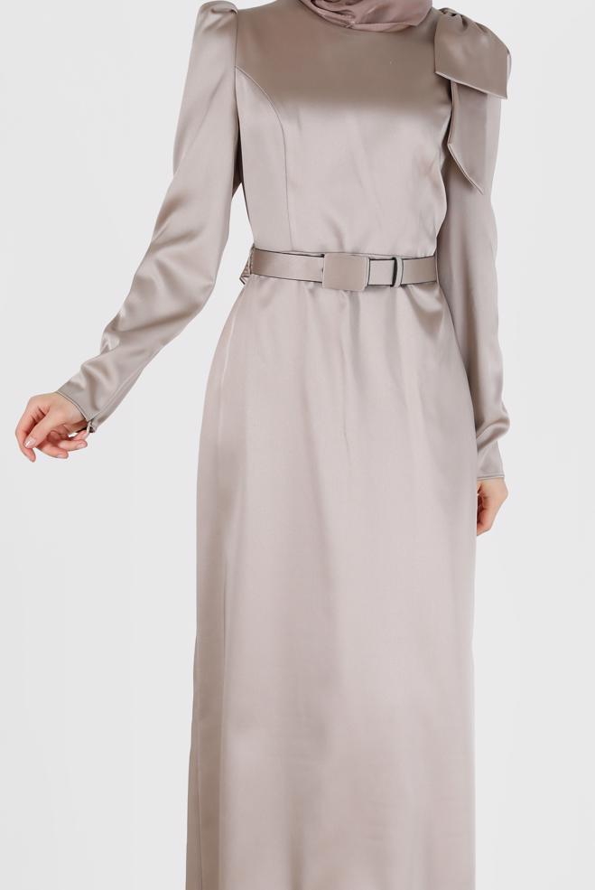 Vêtements hijab BEIGE ROBE EN SATIN AVEC CEINTURE ET DÉTAIL MANCHES 42419 - ALVİNA