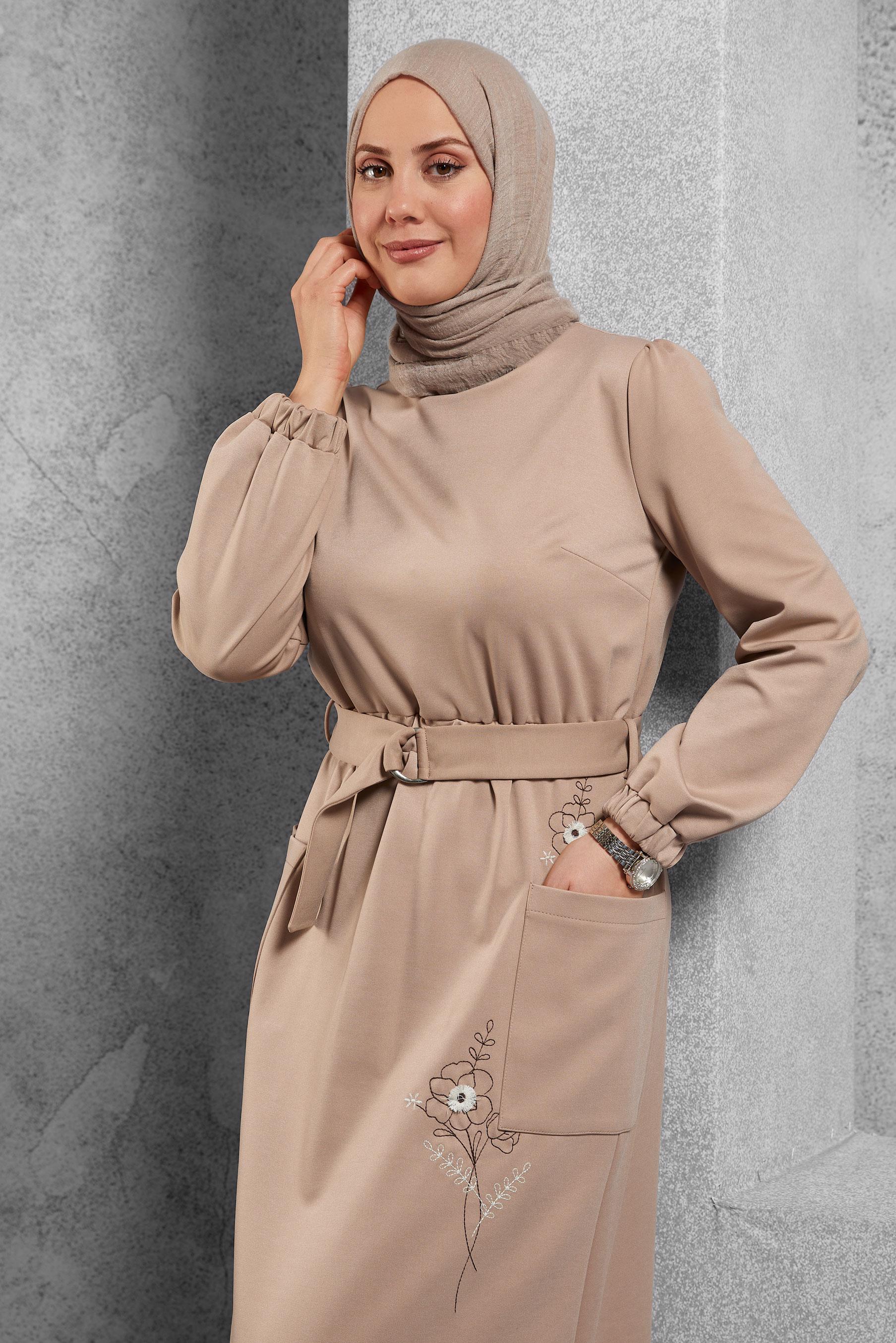 Tesettür giyim BEJ KUŞAKLI ELBİSE 42434