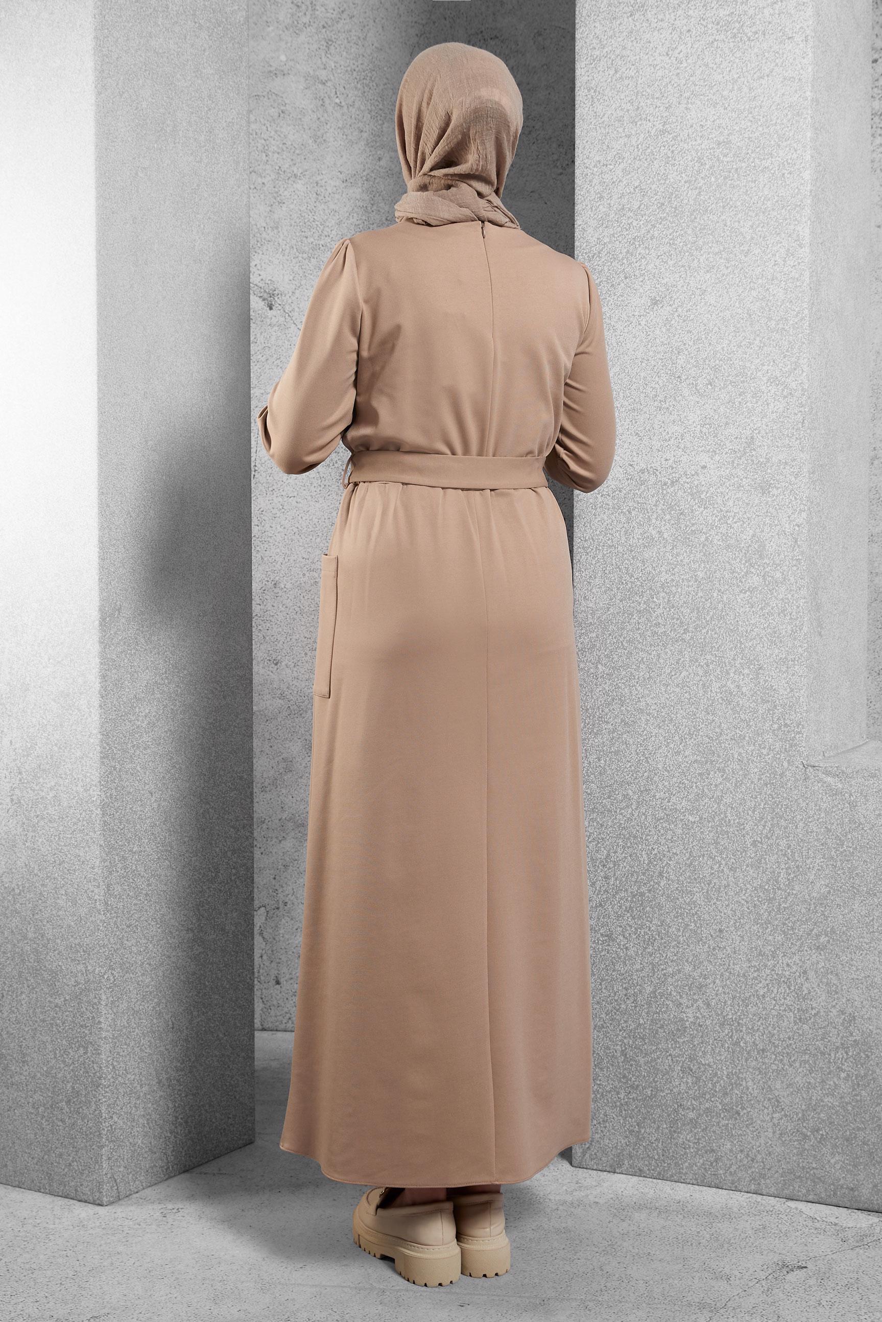 Tesettür giyim BEJ KUŞAKLI ELBİSE 42434