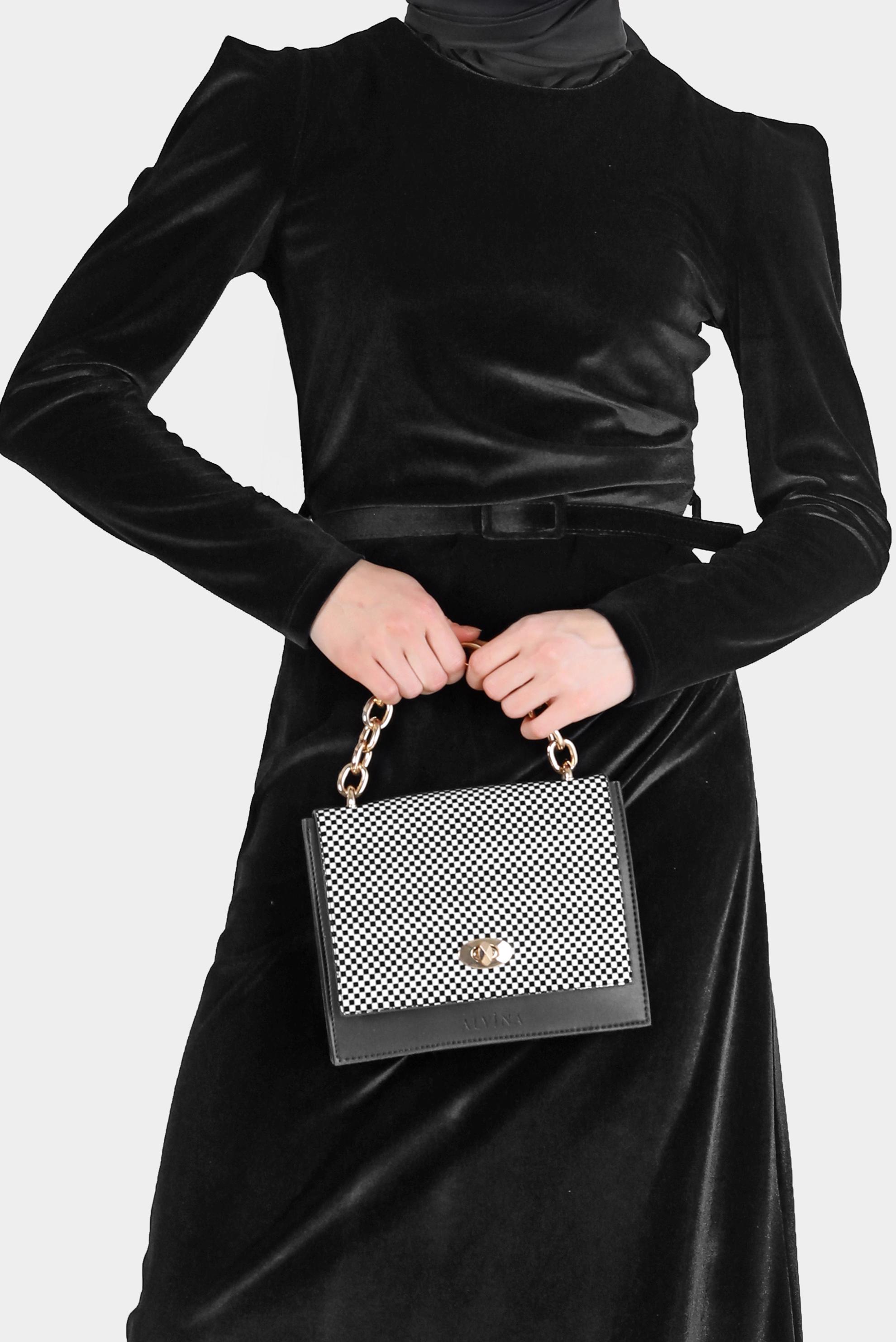 Tesettür giyim SİYAH KEMER DETAYLI KADİFE ELBİSE 42452 