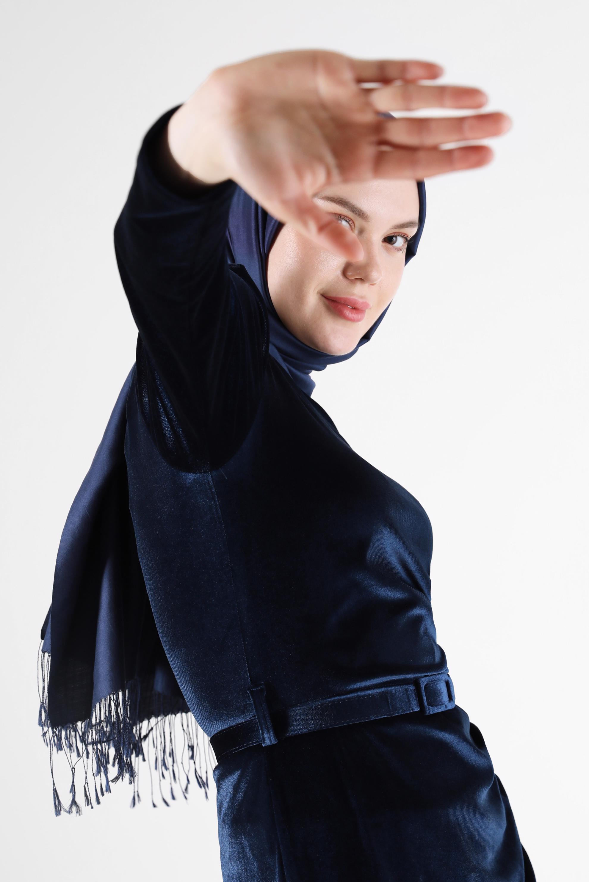 Tesettür giyim LACİVERT KEMER DETAYLI KADİFE ELBİSE 42452 