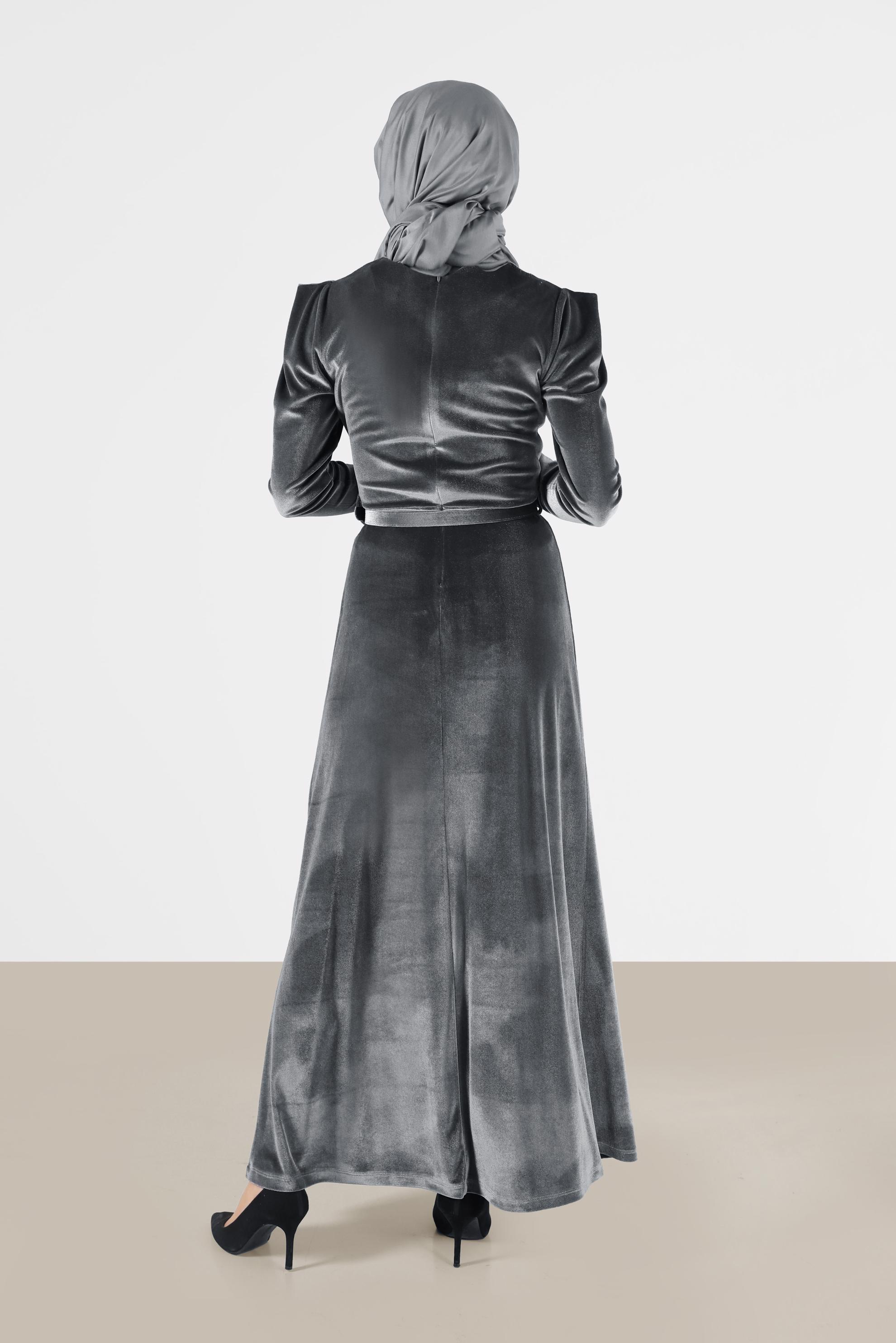 Tesettür giyim GÜMÜŞ KEMER DETAYLI KADİFE ELBİSE 42452 