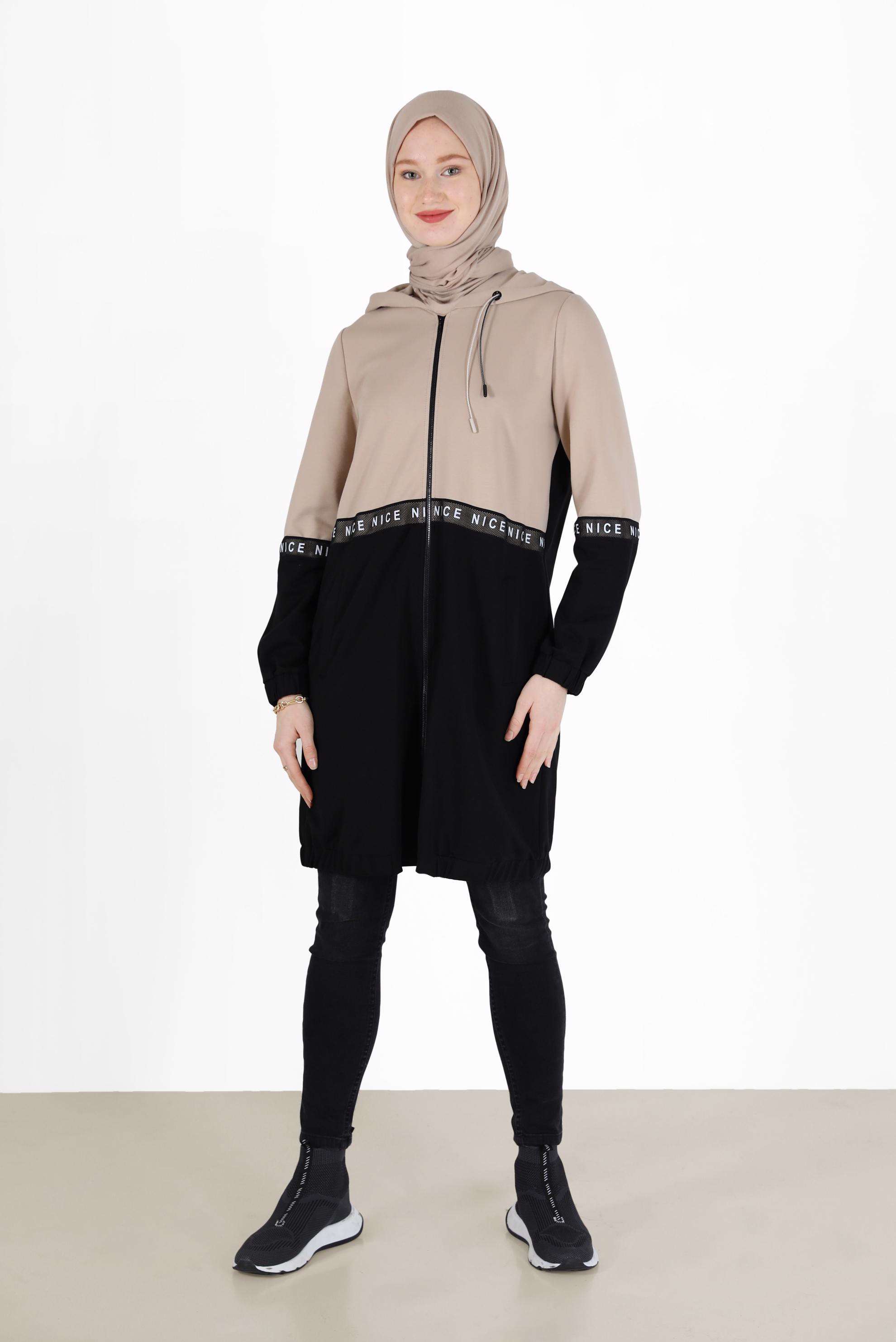Tesettür giyim BEJ YAZI DETAYLI KAPÜŞONLU EŞOFMAN TUNİK 42173 