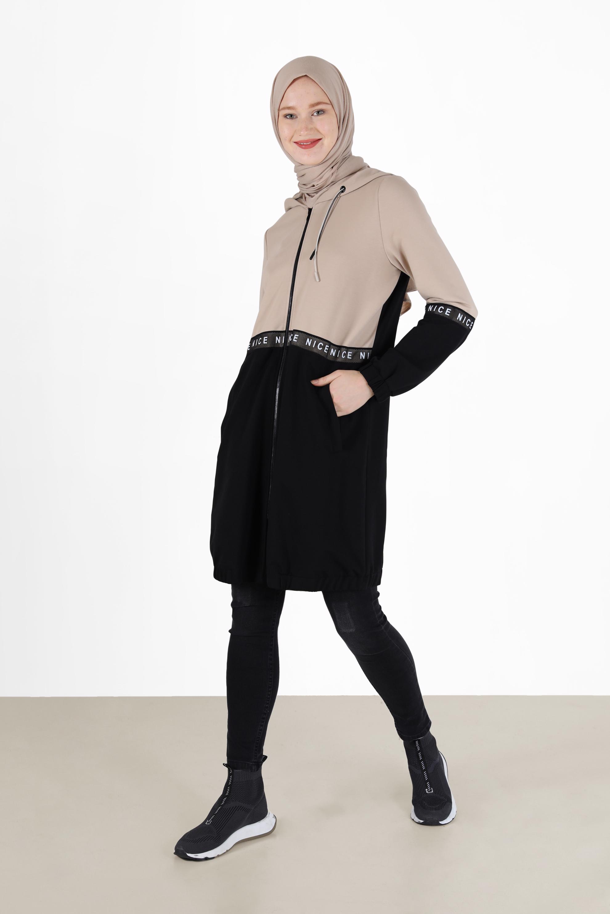 Tesettür giyim BEJ YAZI DETAYLI KAPÜŞONLU EŞOFMAN TUNİK 42173 