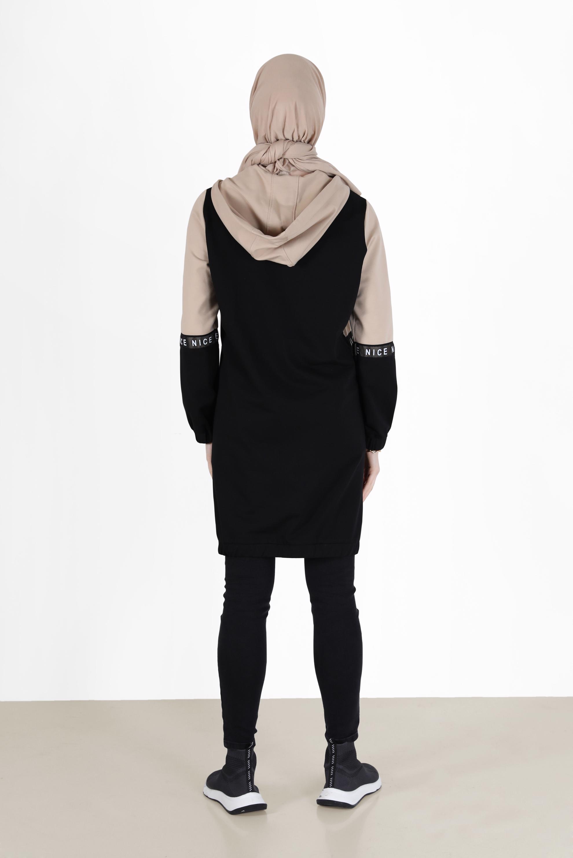 Tesettür giyim BEJ YAZI DETAYLI KAPÜŞONLU EŞOFMAN TUNİK 42173 