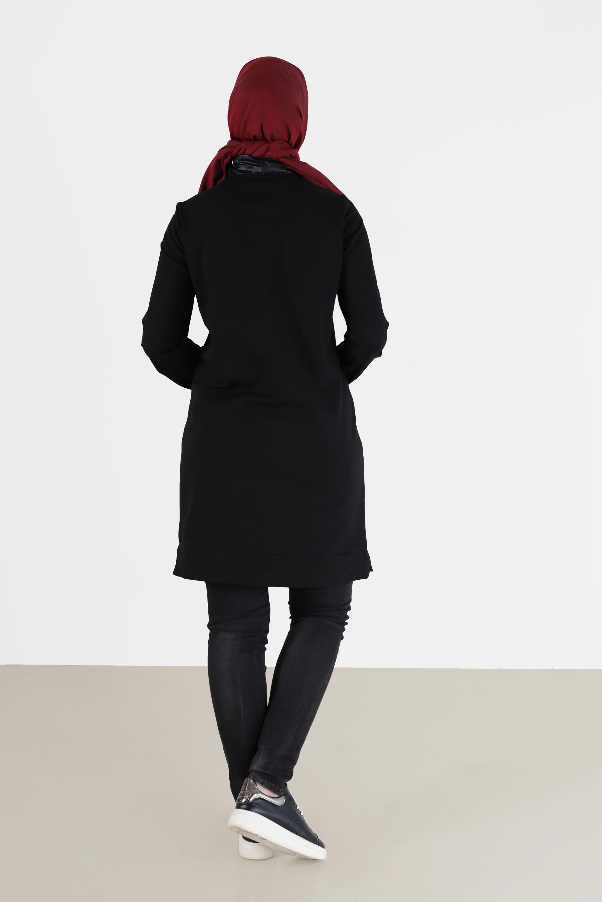 Tesettür giyim SİYAH YAZI BASKILI DERİ DETAYLI EŞOFMAN TUNİK 42175 