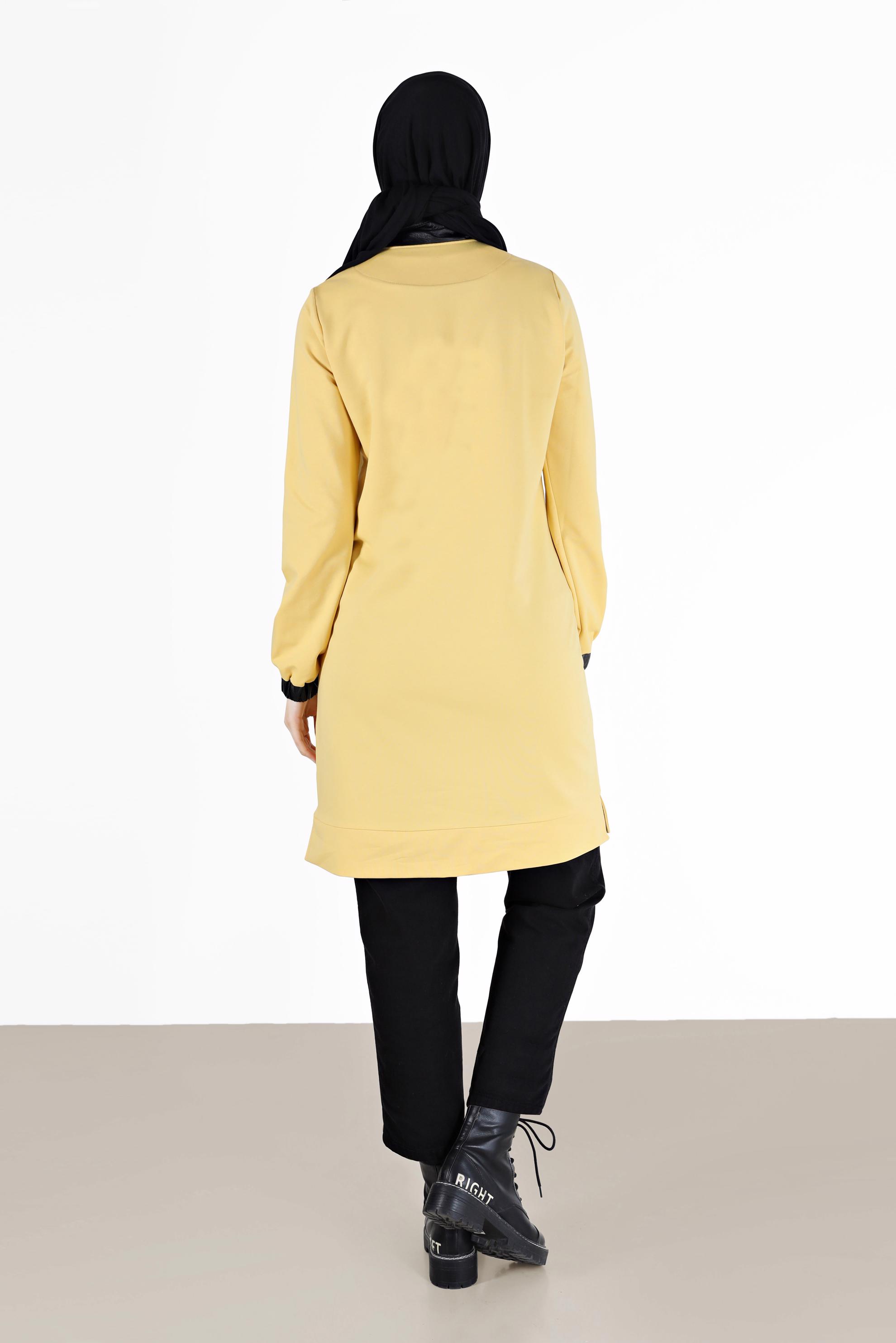 Tesettür giyim SARI YAZI BASKILI DERİ DETAYLI EŞOFMAN TUNİK 42175 