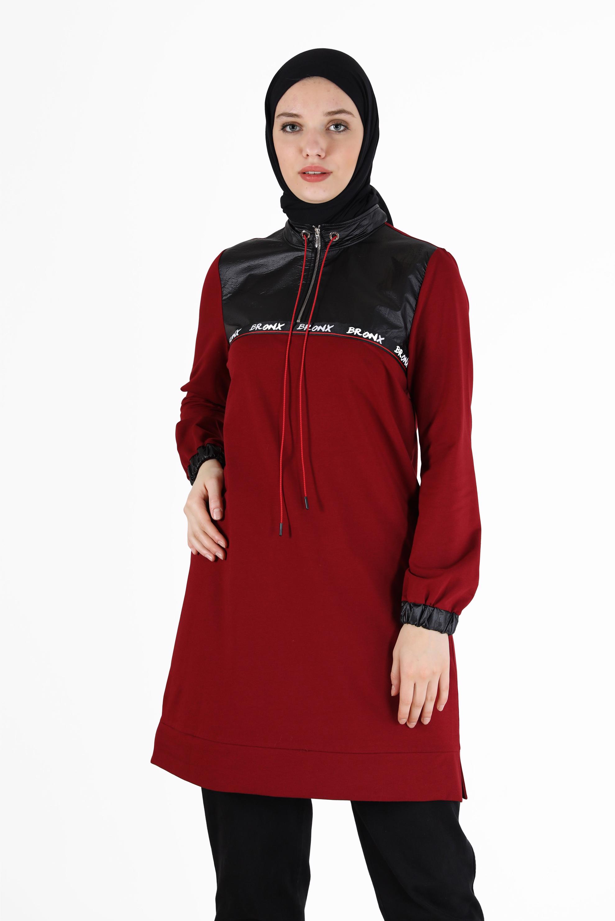 Tesettür giyim BORDO YAZI BASKILI DERİ DETAYLI EŞOFMAN TUNİK 42175 