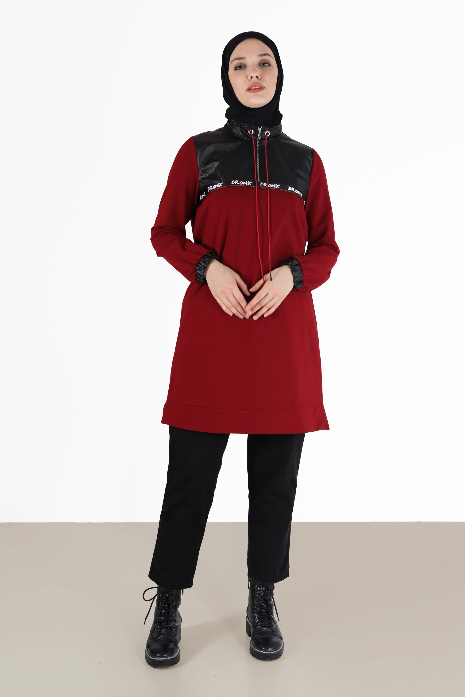 Tesettür giyim BORDO YAZI BASKILI DERİ DETAYLI EŞOFMAN TUNİK 42175 