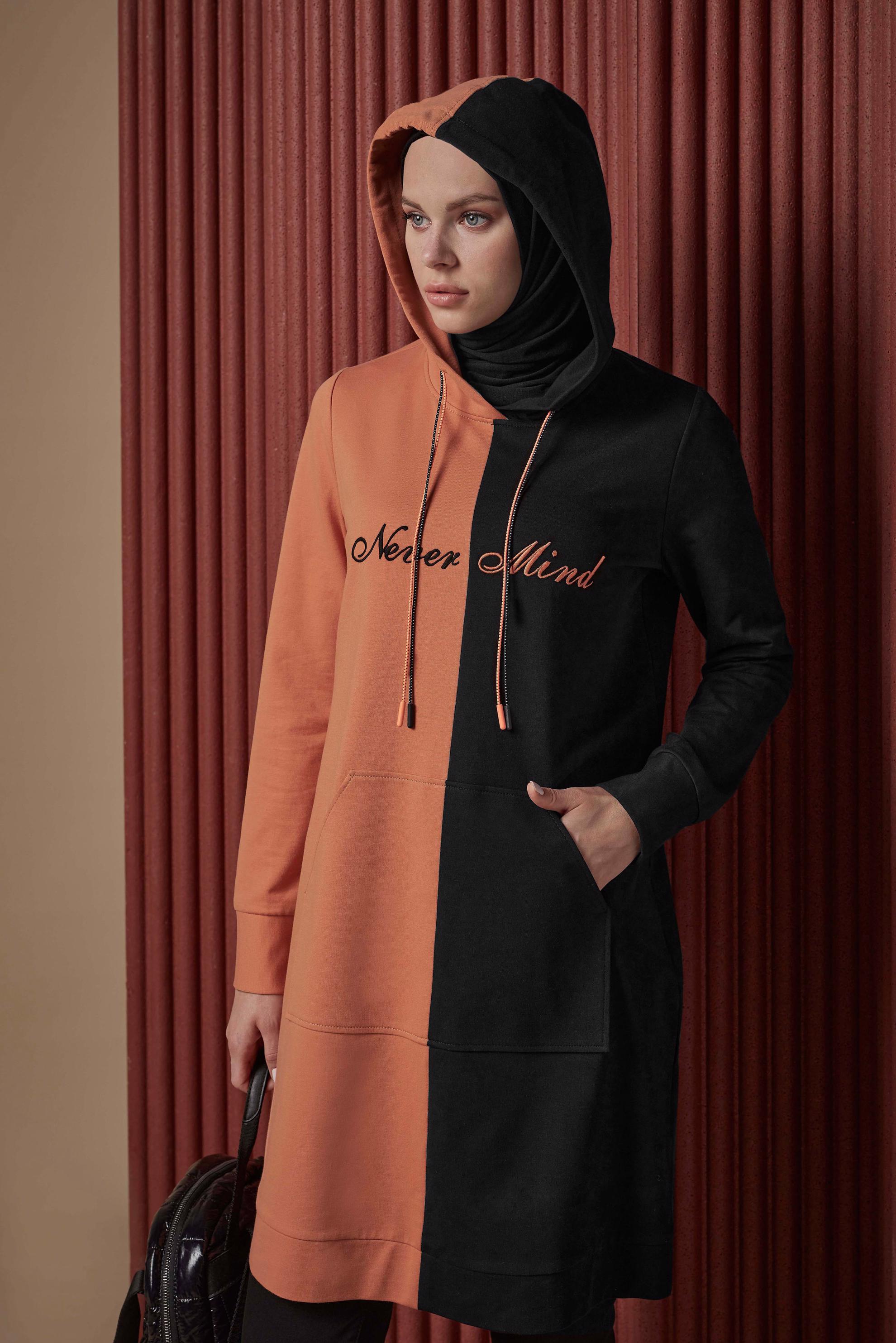 Tesettür giyim SİYAH İKİ RENKLİ YAZI BASKILI EŞOFMAN TUNİK 42178	