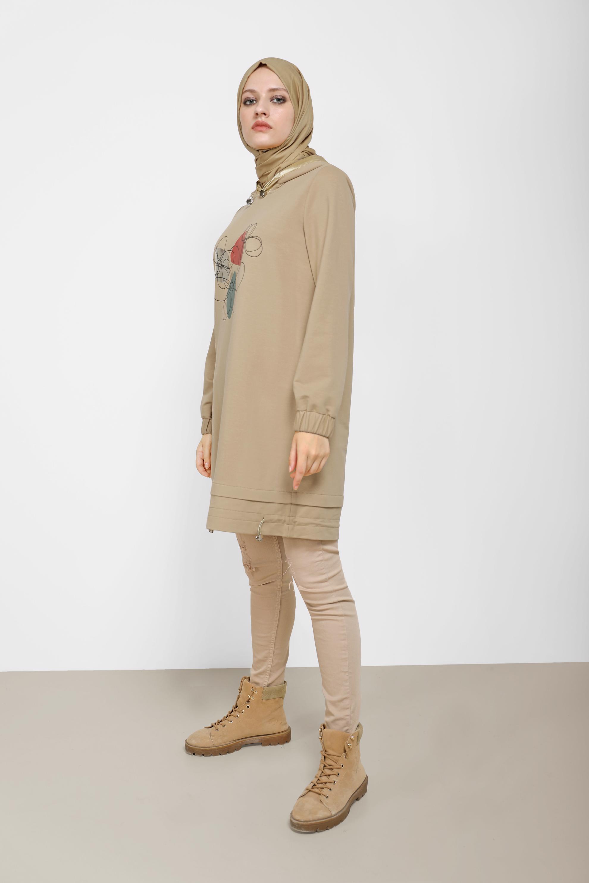 Tesettür giyim BEJ ÇİÇEK BASKILI KAPÜŞONLU EŞOFMAN TUNİK 42184 