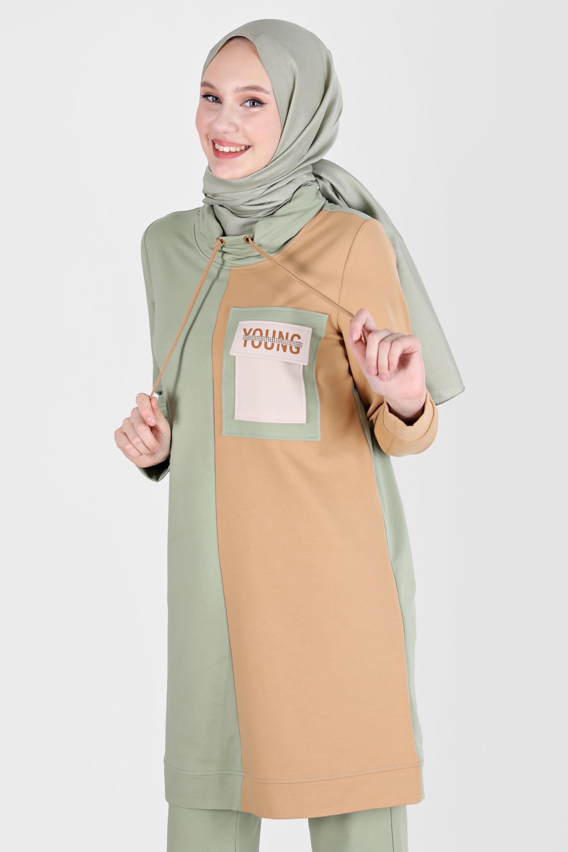 Vêtements hijab VERT ENSEMBLE DE SURVÊTEMENT AVEC DÉTAILS SLOGAN 42239
