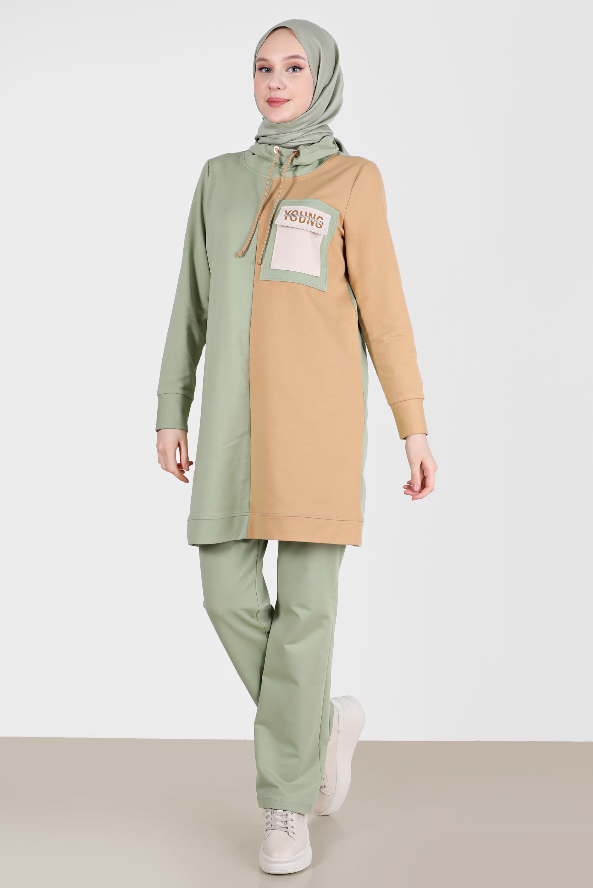 Vêtements hijab VERT ENSEMBLE DE SURVÊTEMENT AVEC DÉTAILS SLOGAN 42239