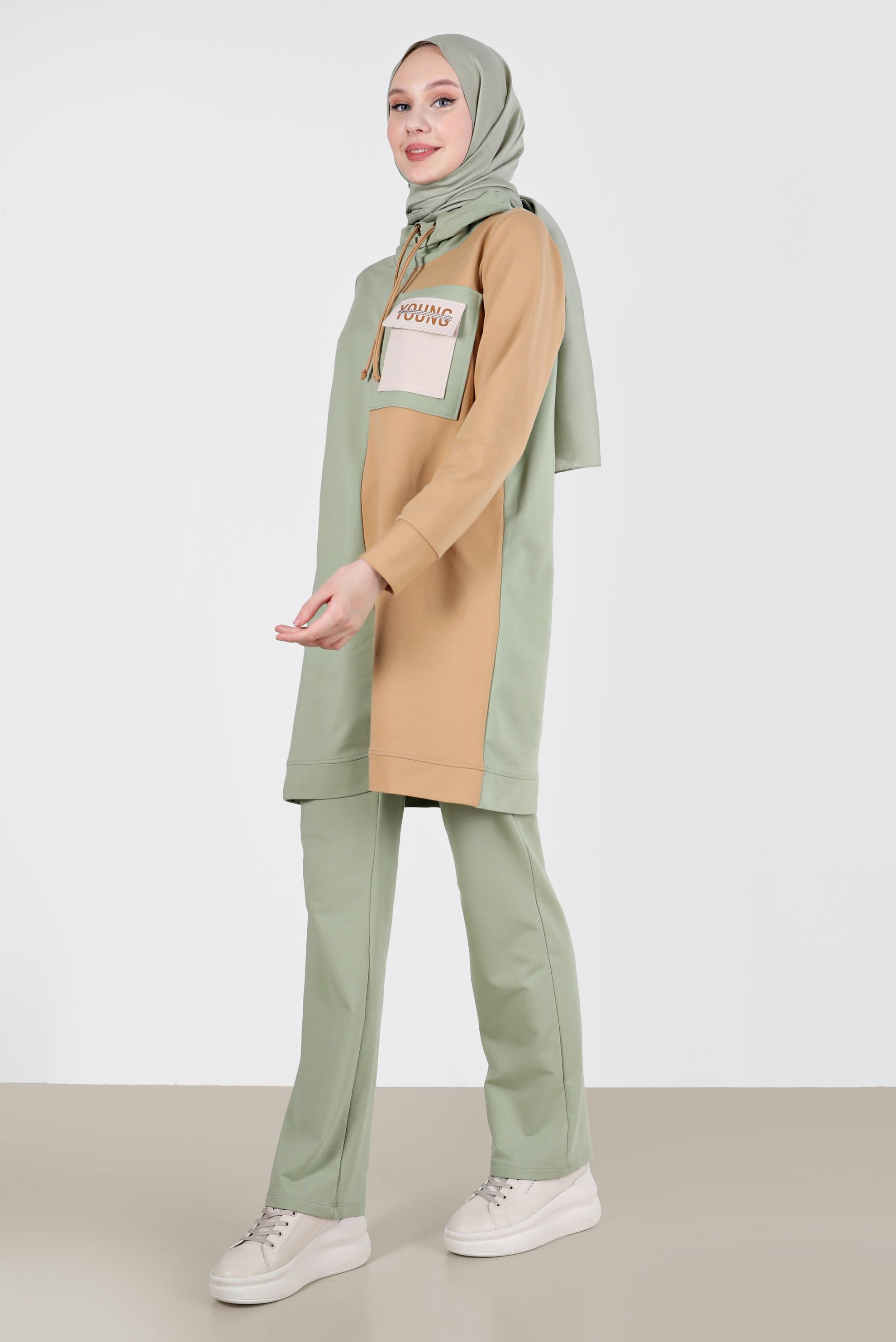 Vêtements hijab VERT ENSEMBLE DE SURVÊTEMENT AVEC DÉTAILS SLOGAN 42239