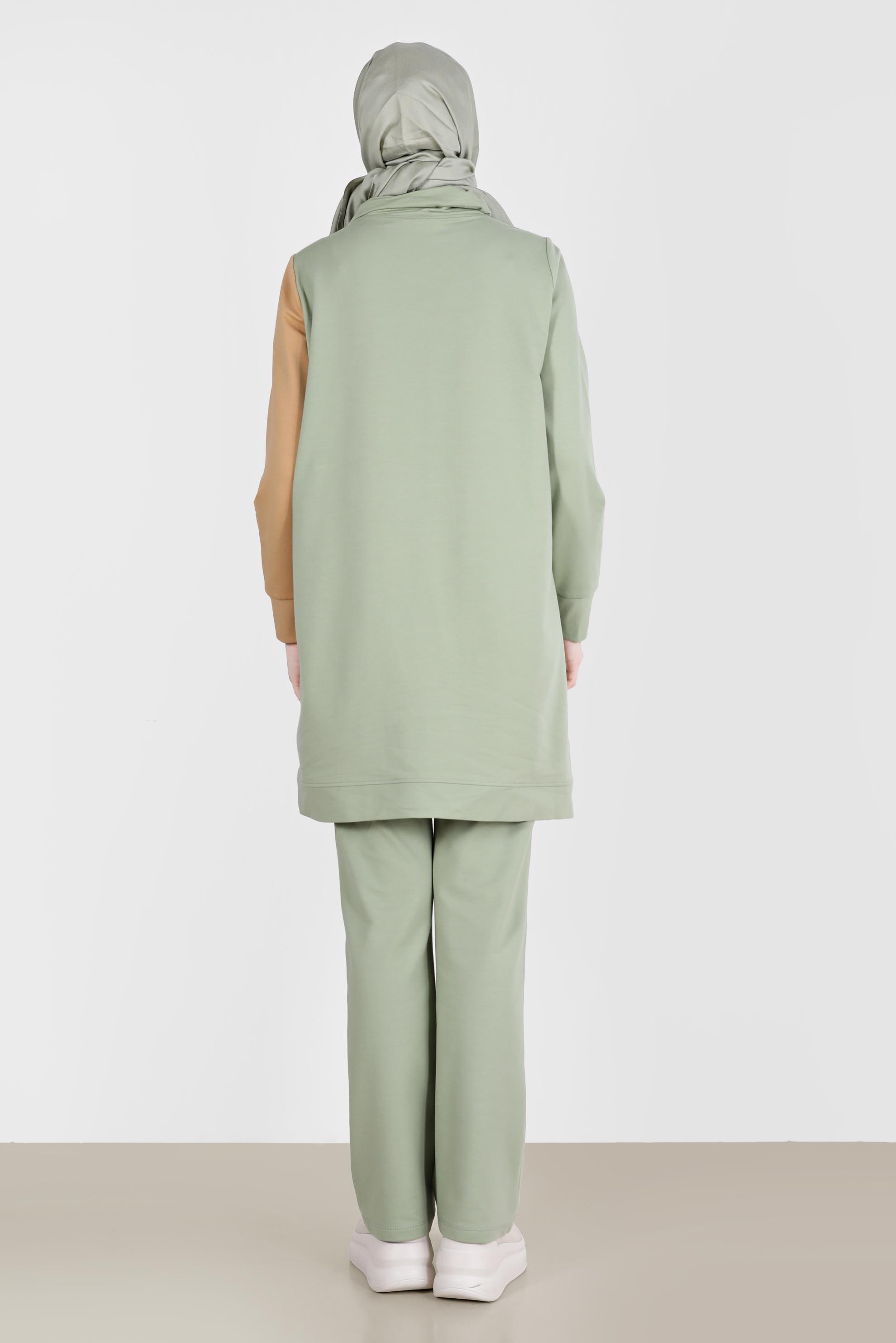 Vêtements hijab VERT ENSEMBLE DE SURVÊTEMENT AVEC DÉTAILS SLOGAN 42239