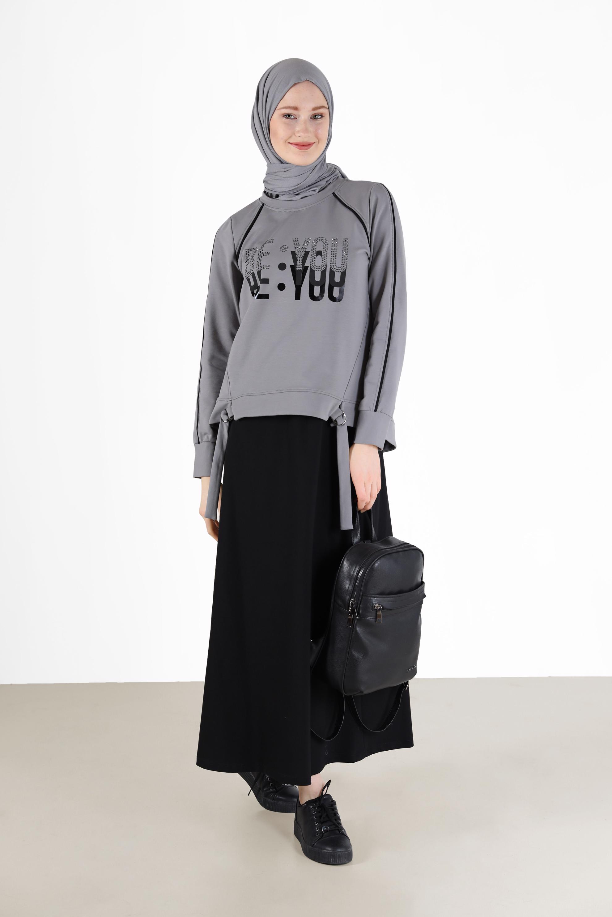 Tesettür giyim GRİ BASKI DETAYLI İKİLİ ETEKLİ EŞOFMAN TAKIM 42240 