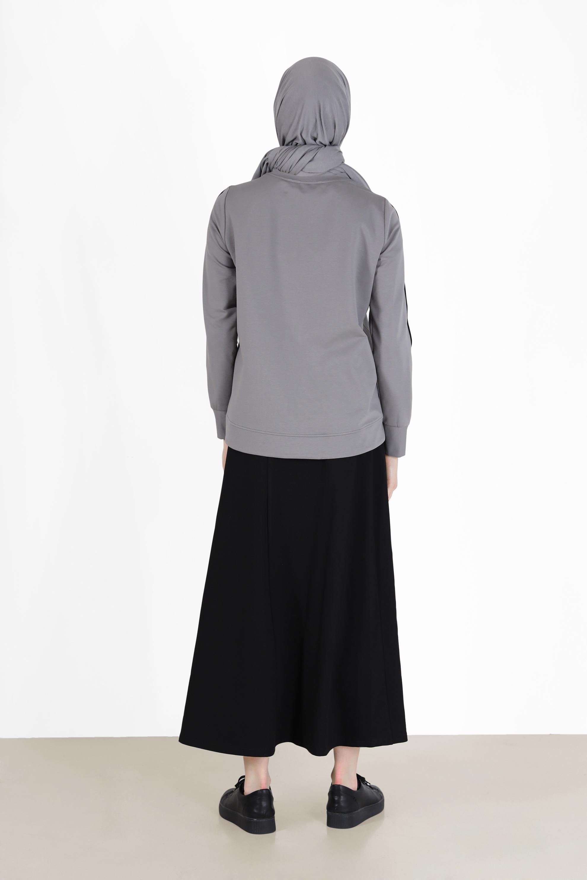 Tesettür giyim GRİ BASKI DETAYLI İKİLİ ETEKLİ EŞOFMAN TAKIM 42240 