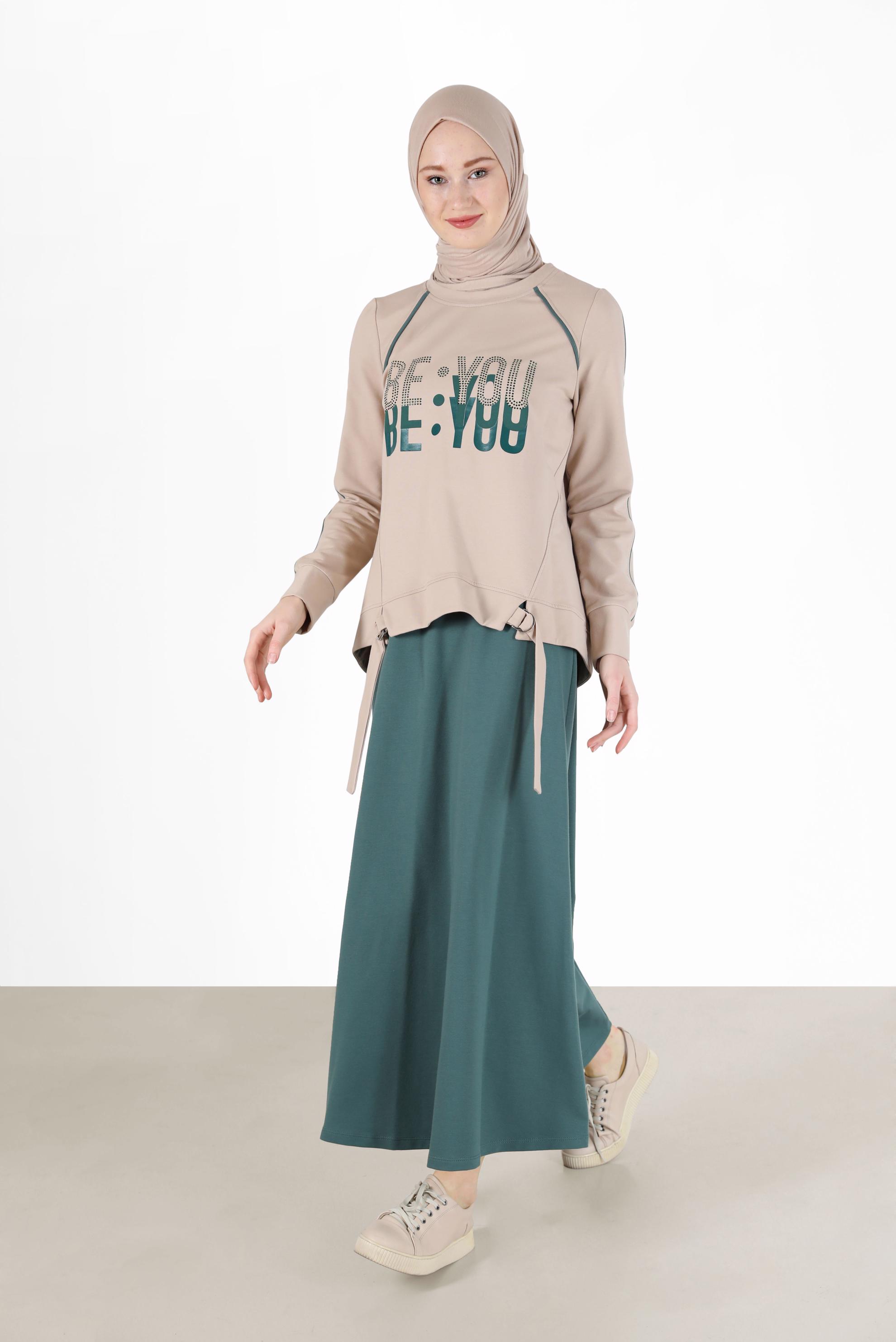 Tesettür giyim BEJ BASKI DETAYLI İKİLİ ETEKLİ EŞOFMAN TAKIM 42240 