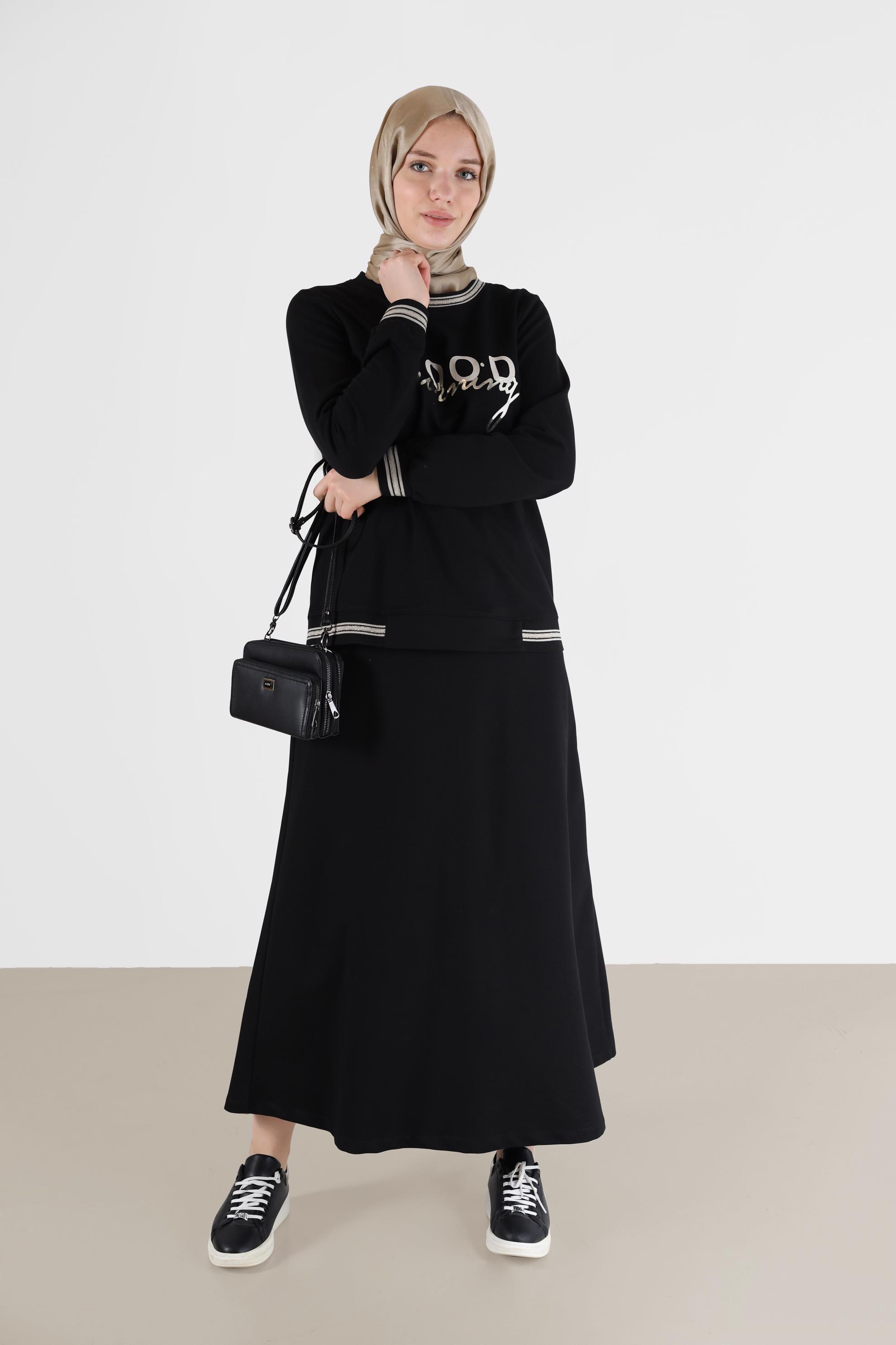 Tesettür giyim SİYAH YAZI BASKILI MANŞETLERİ LASTİKLİ İKİLİ ETEKLİ EŞOFMAN TAKIMI 42271 