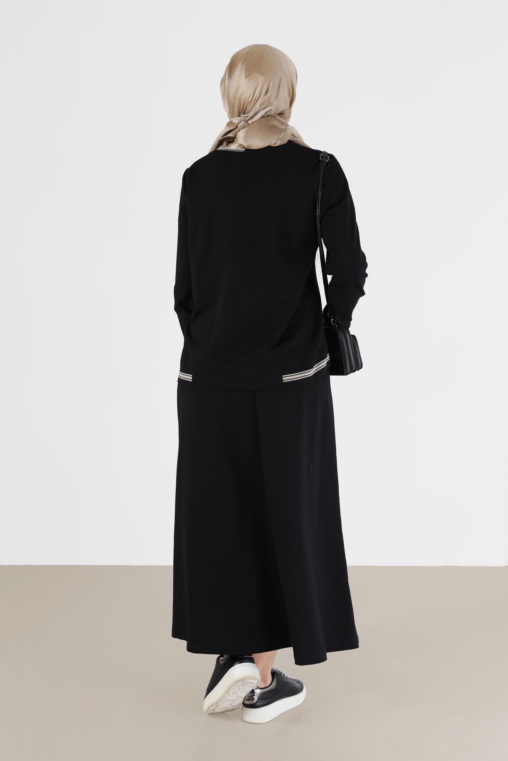 Tesettür giyim SİYAH YAZI BASKILI MANŞETLERİ LASTİKLİ İKİLİ ETEKLİ EŞOFMAN TAKIMI 42271 