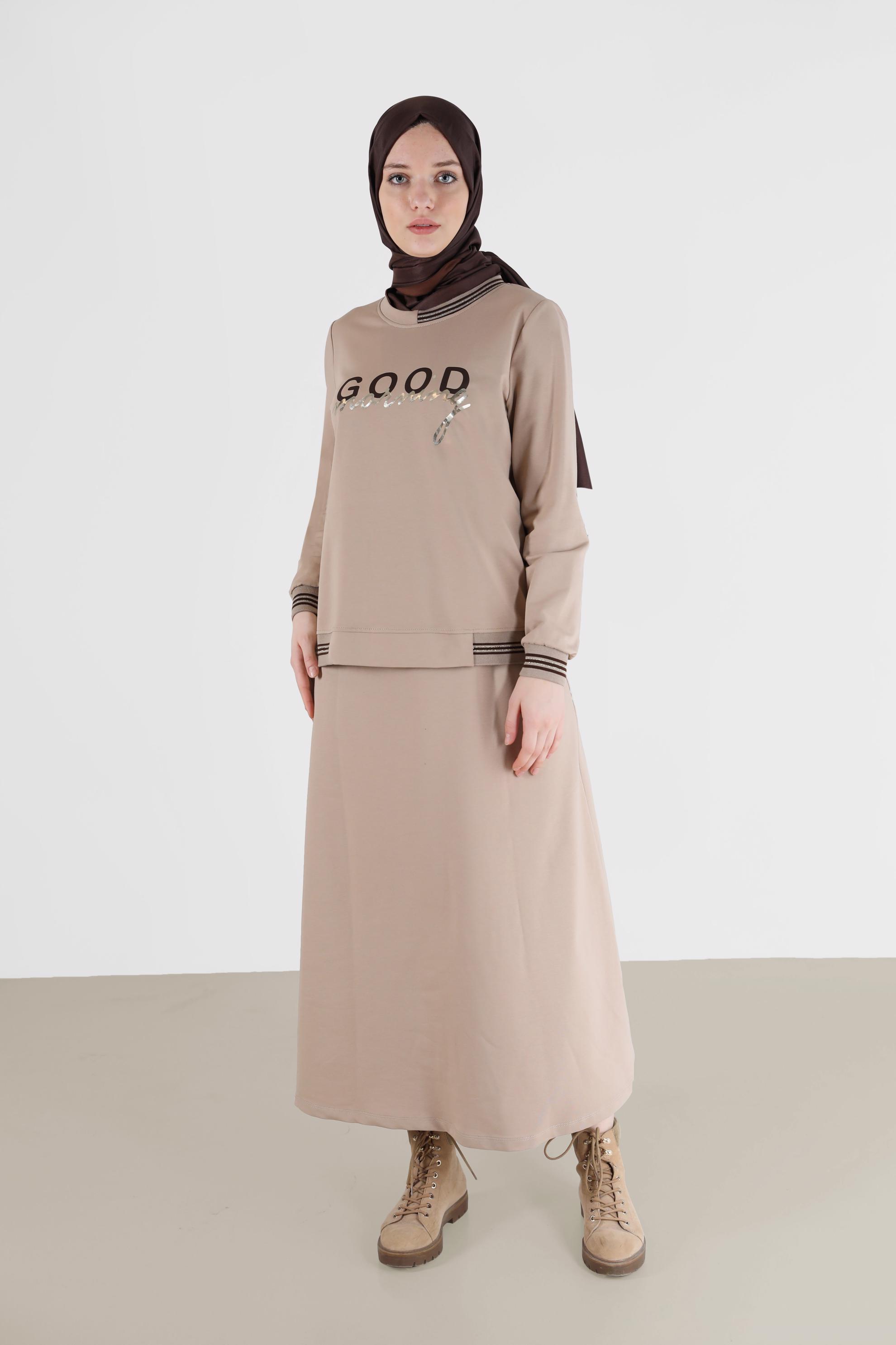 Tesettür giyim BEJ YAZI BASKILI MANŞETLERİ LASTİKLİ İKİLİ ETEKLİ EŞOFMAN TAKIMI 42271 