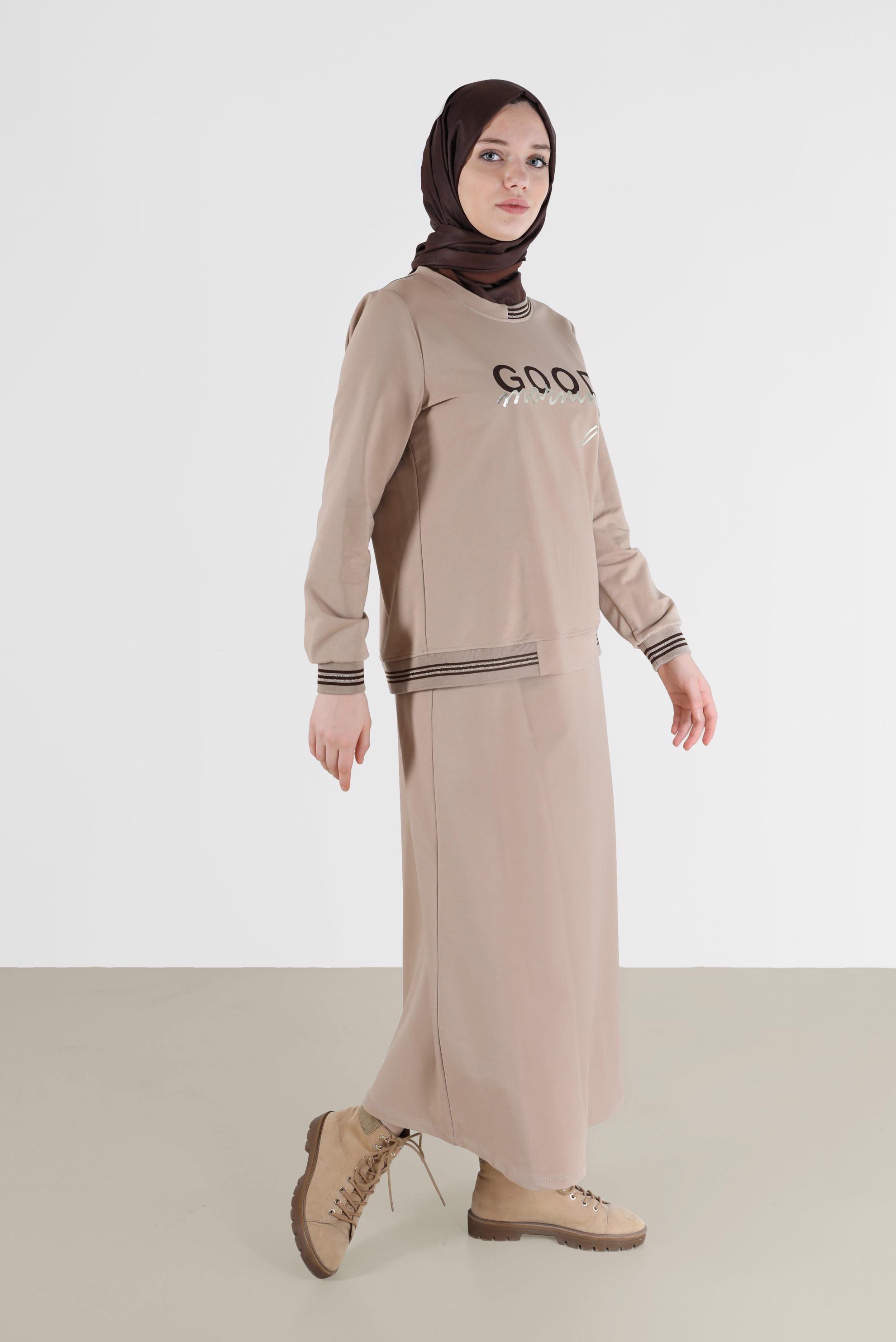 Tesettür giyim BEJ YAZI BASKILI MANŞETLERİ LASTİKLİ İKİLİ ETEKLİ EŞOFMAN TAKIMI 42271 