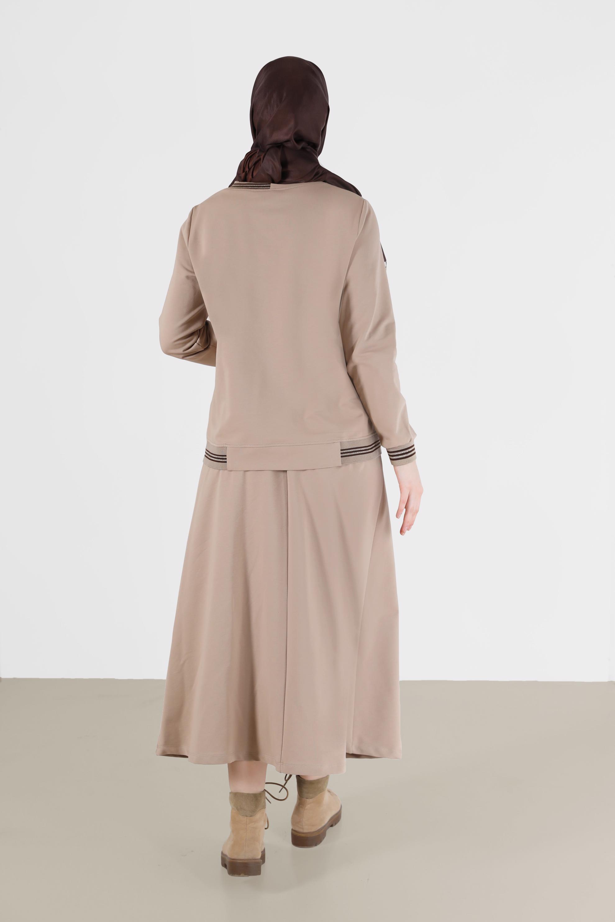 Tesettür giyim BEJ YAZI BASKILI MANŞETLERİ LASTİKLİ İKİLİ ETEKLİ EŞOFMAN TAKIMI 42271 