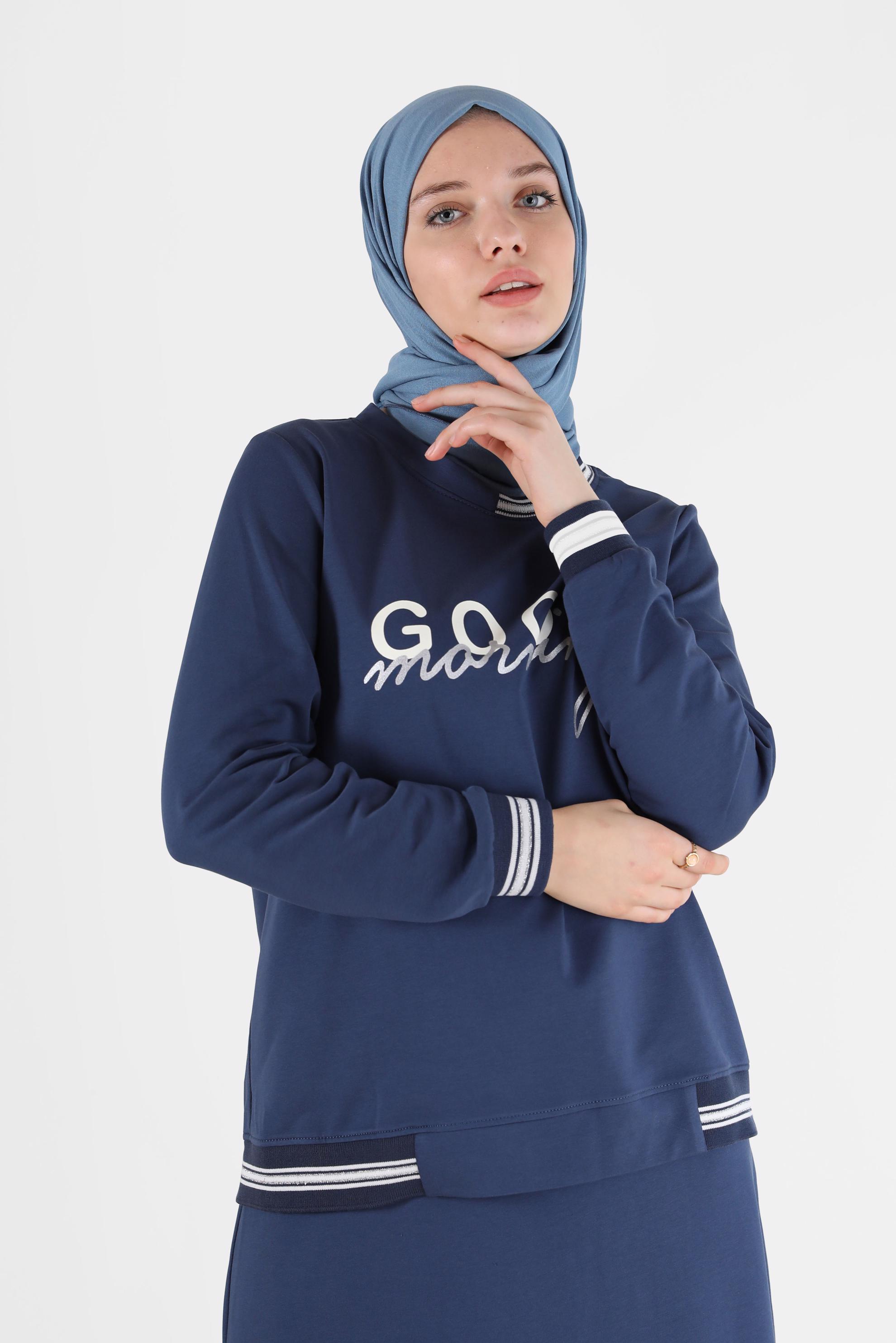 Tesettür giyim MAVİ YAZI BASKILI MANŞETLERİ LASTİKLİ İKİLİ ETEKLİ EŞOFMAN TAKIMI 42271 
