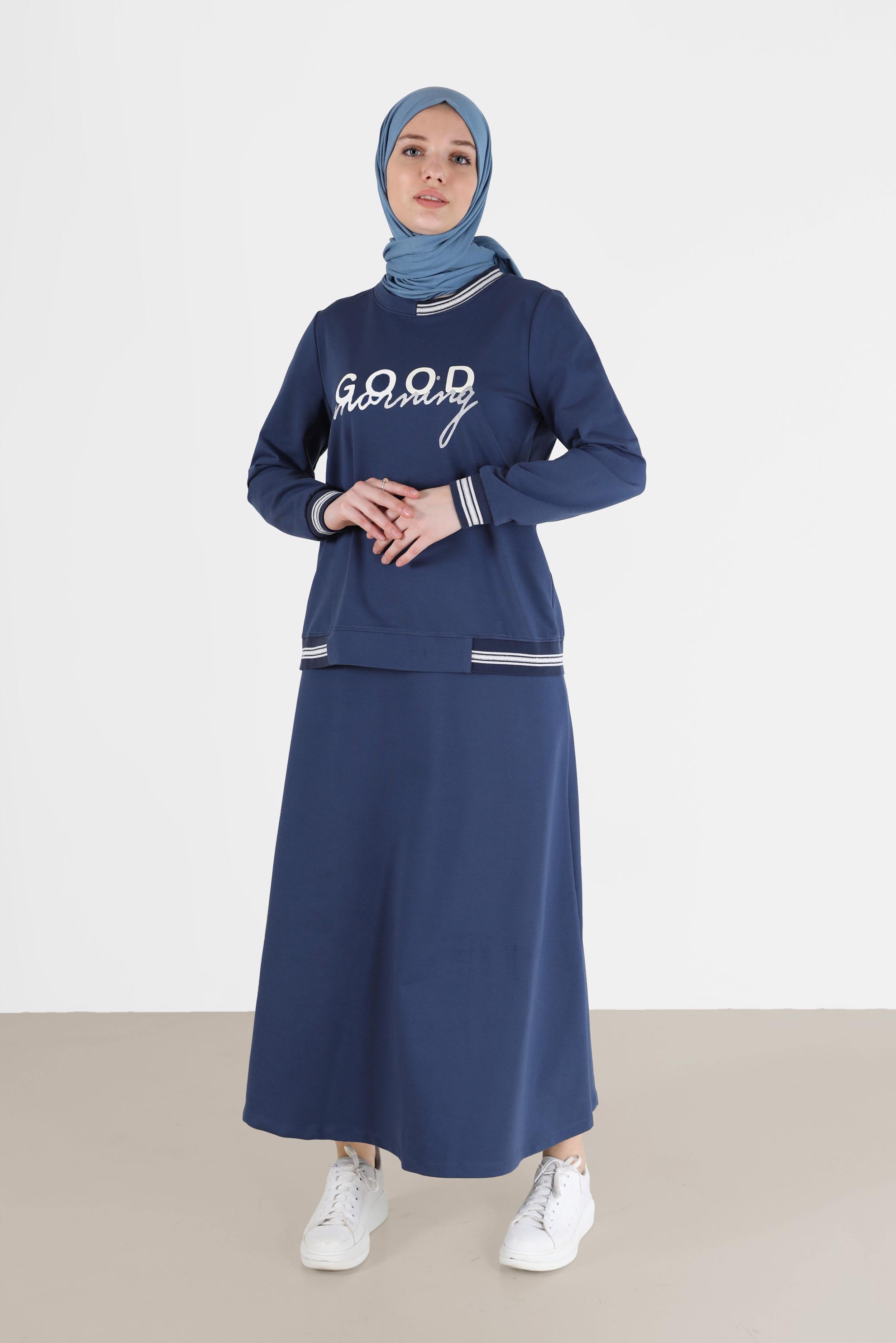 Tesettür giyim MAVİ YAZI BASKILI MANŞETLERİ LASTİKLİ İKİLİ ETEKLİ EŞOFMAN TAKIMI 42271 