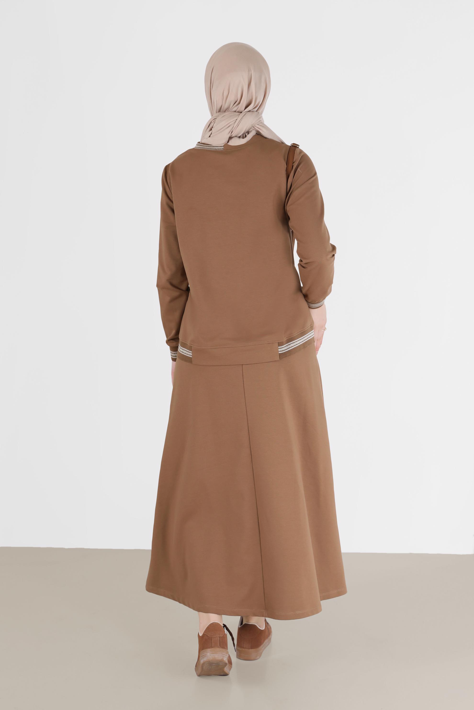 Tesettür giyim KAHVE YAZI BASKILI MANŞETLERİ LASTİKLİ İKİLİ ETEKLİ EŞOFMAN TAKIMI 42271 