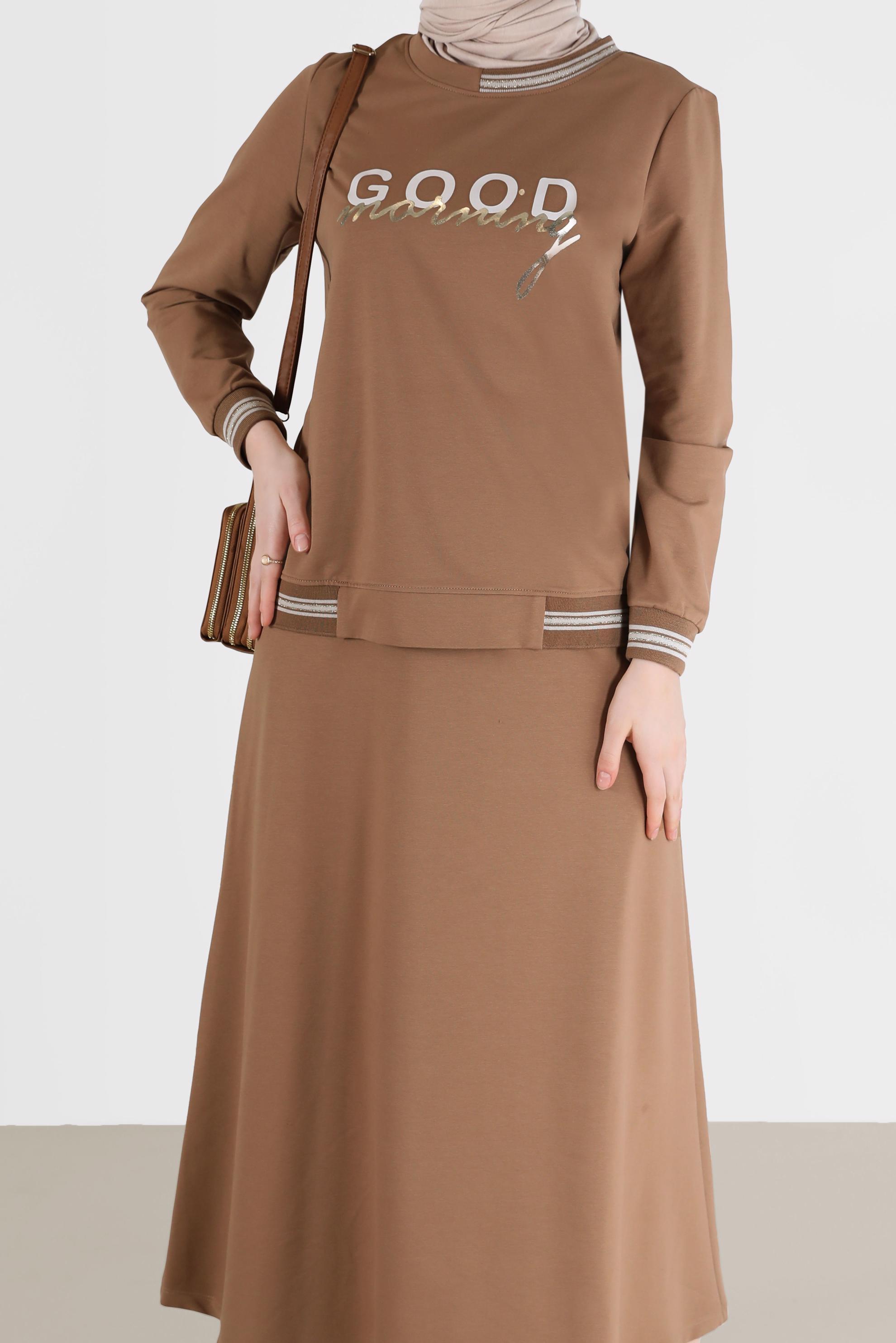 Tesettür giyim KAHVE YAZI BASKILI MANŞETLERİ LASTİKLİ İKİLİ ETEKLİ EŞOFMAN TAKIMI 42271 