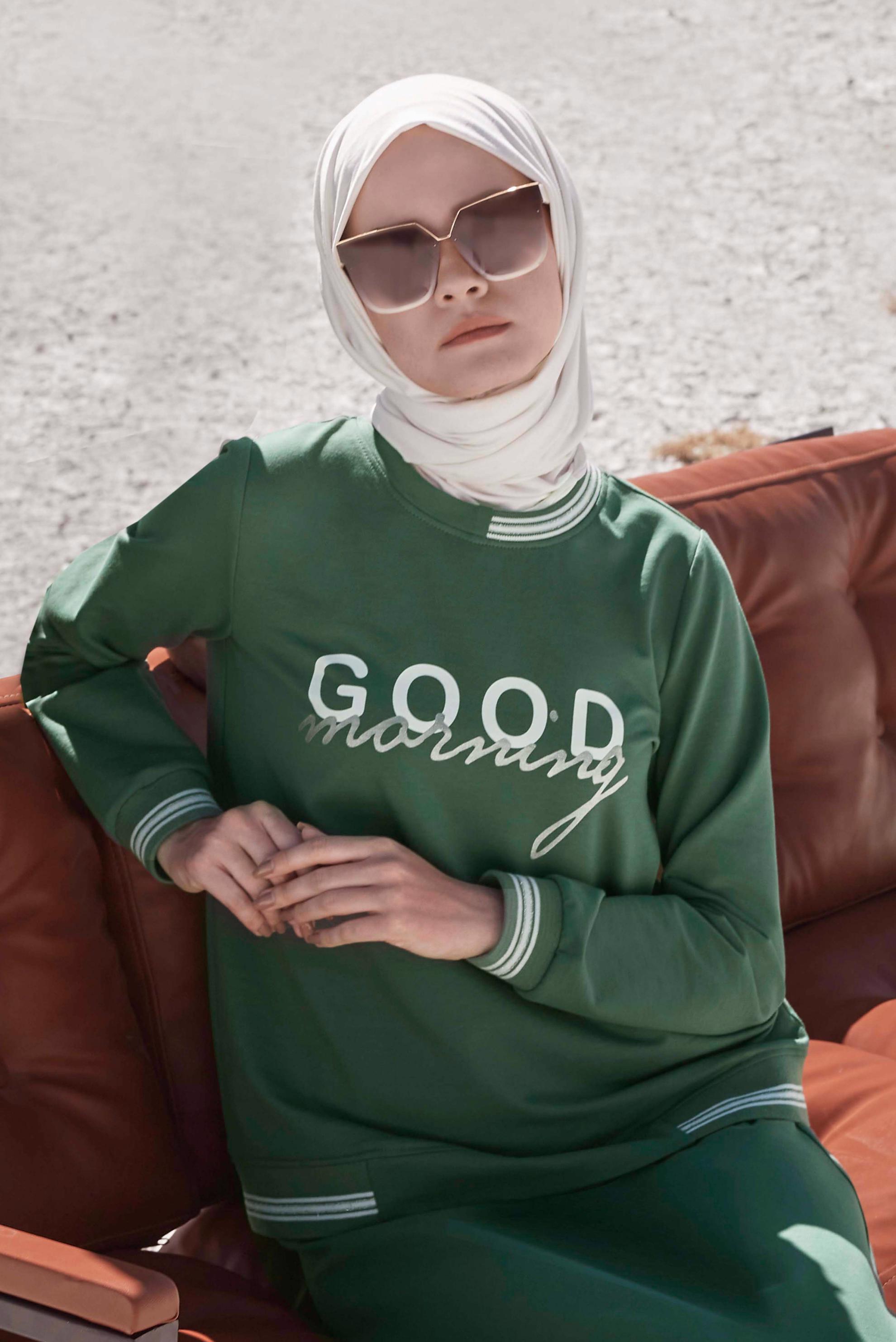 Tesettür giyim YEŞİL YAZI BASKILI MANŞETLERİ LASTİKLİ İKİLİ ETEKLİ EŞOFMAN TAKIMI 42271 