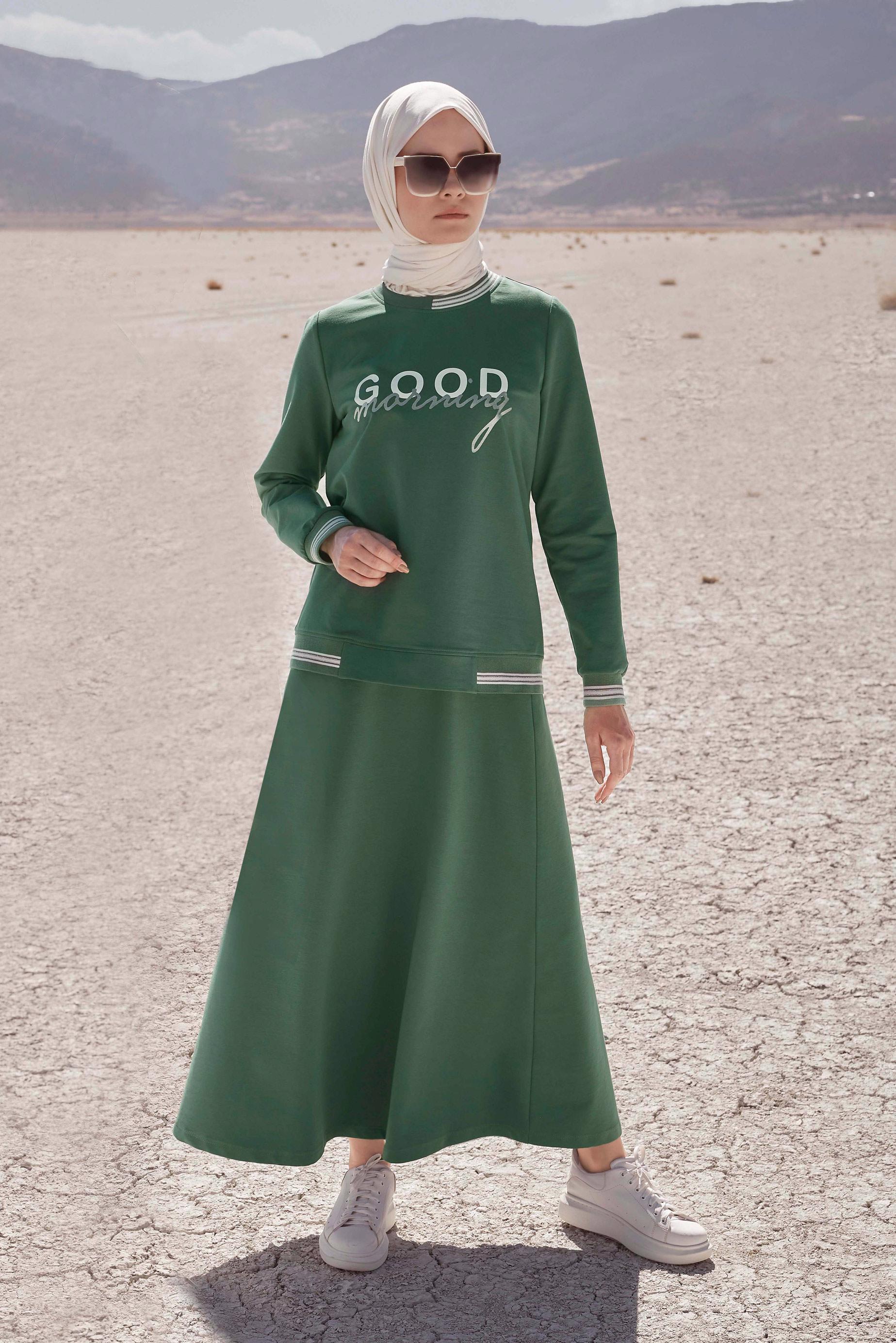 Tesettür giyim YEŞİL YAZI BASKILI MANŞETLERİ LASTİKLİ İKİLİ ETEKLİ EŞOFMAN TAKIMI 42271 
