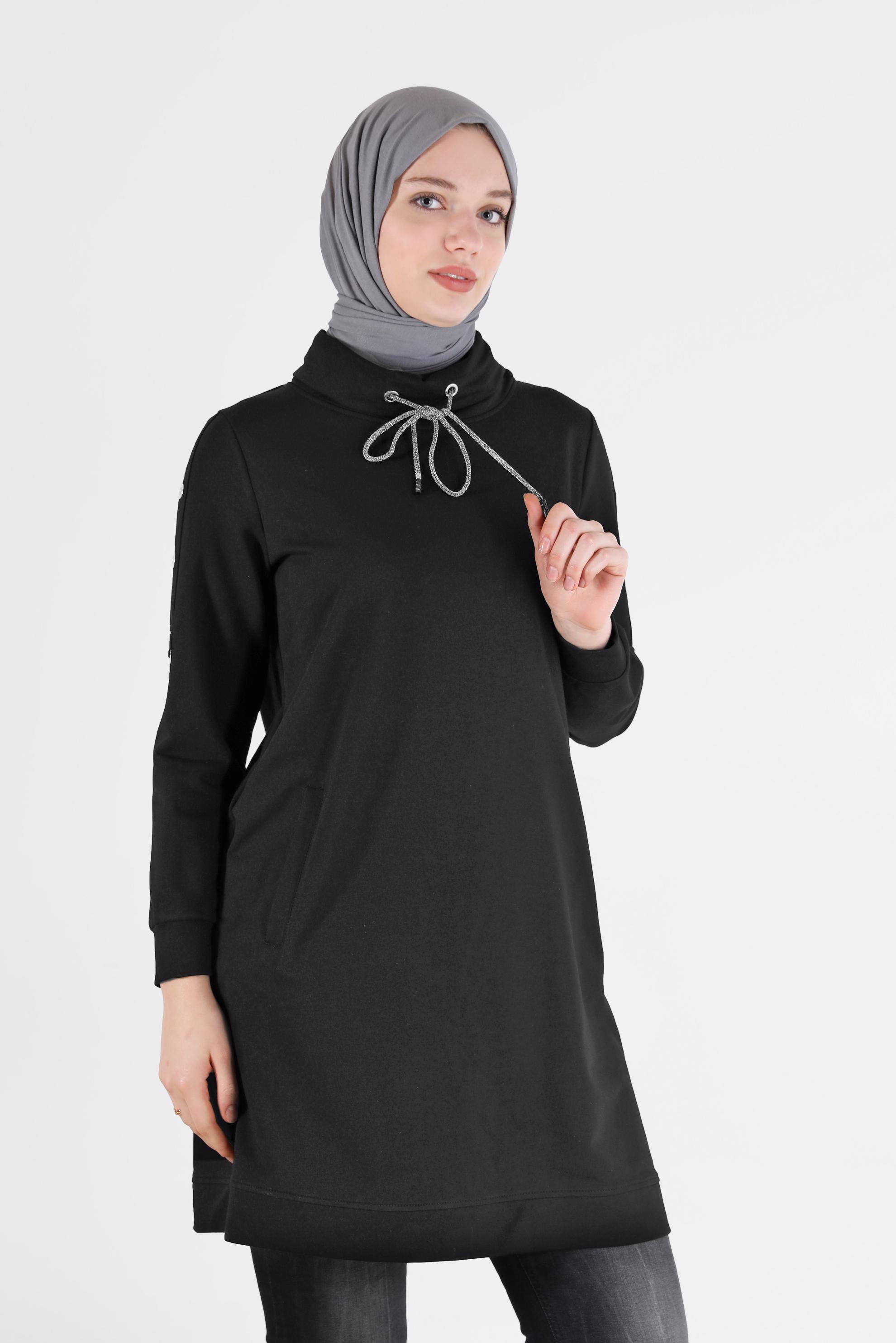 Tesettür giyim SİYAH KOLLARI KUŞGÖZÜ DETAYLI DEGAJE YAKA EŞOFMAN TUNİK 42343 