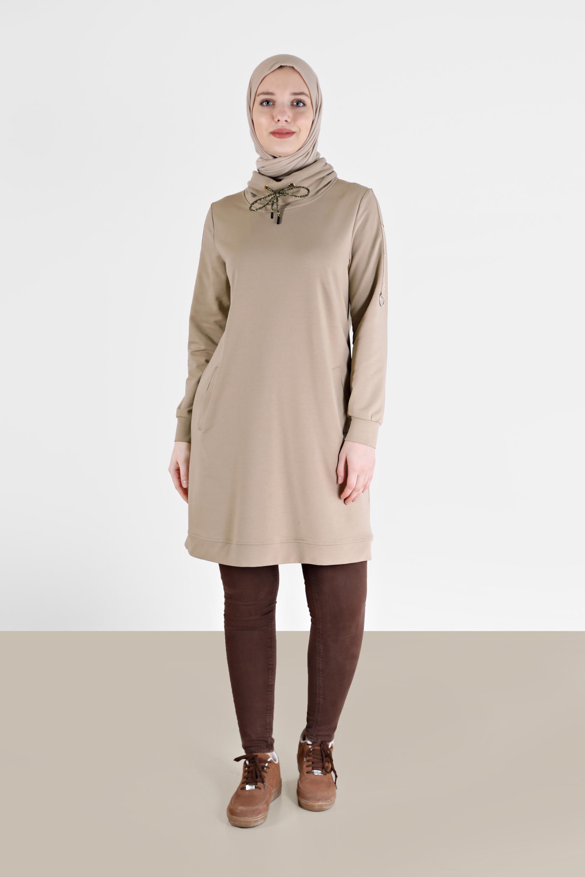 Tesettür giyim BEJ KOLLARI KUŞGÖZÜ DETAYLI DEGAJE YAKA EŞOFMAN TUNİK 42343 