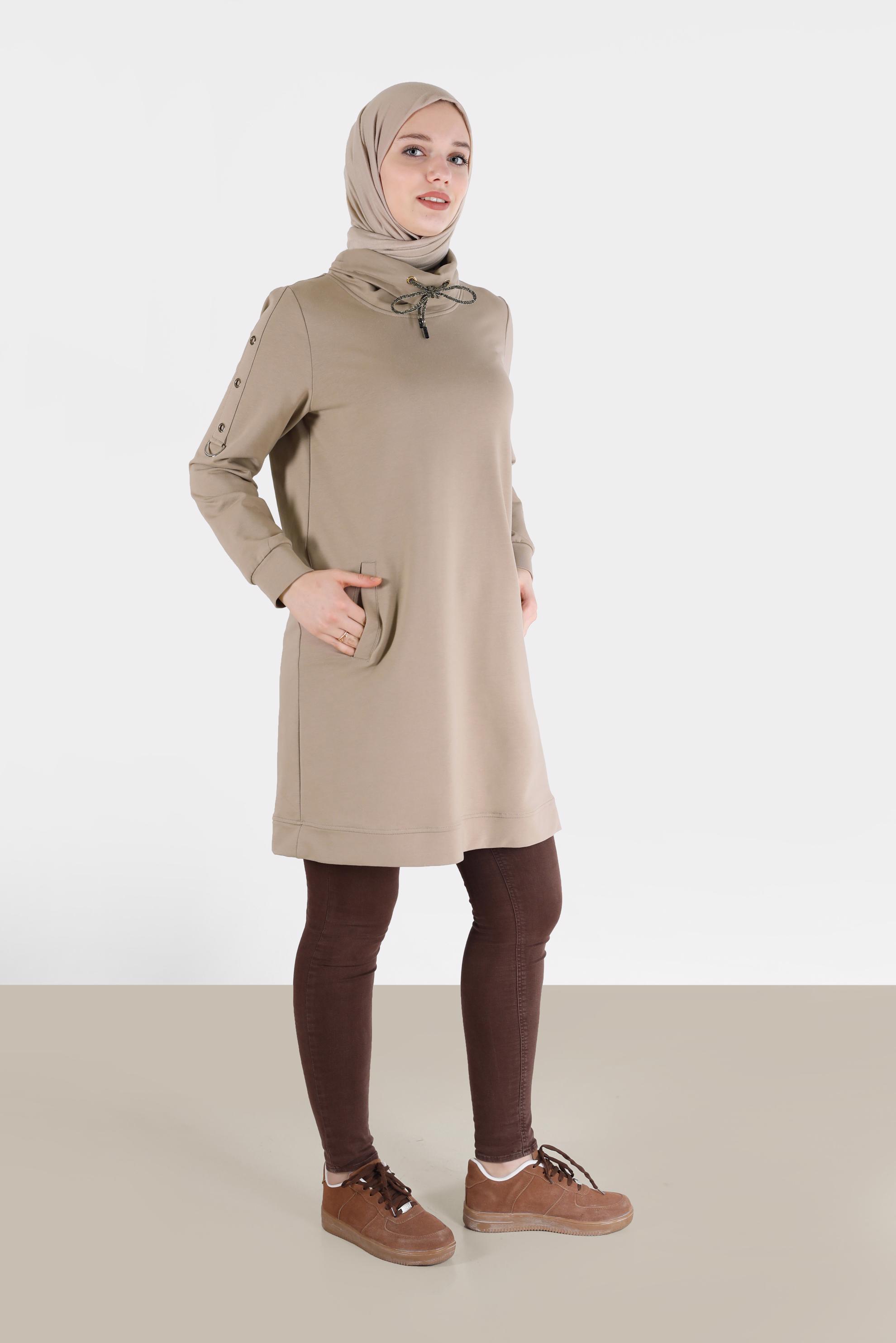 Tesettür giyim BEJ KOLLARI KUŞGÖZÜ DETAYLI DEGAJE YAKA EŞOFMAN TUNİK 42343 