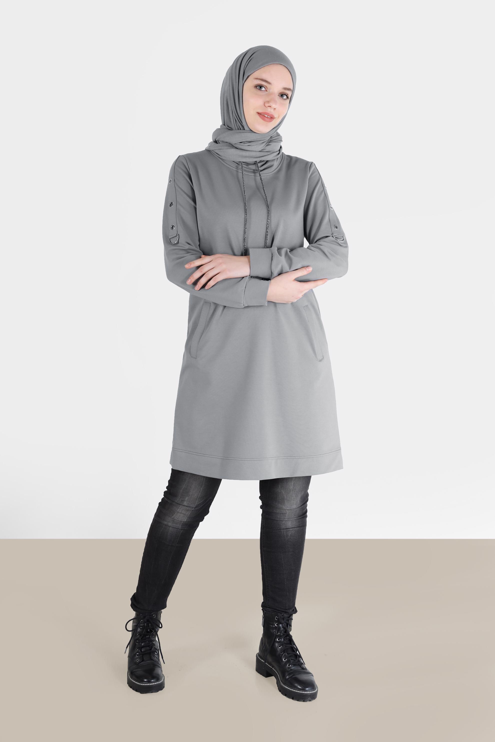 Tesettür giyim GRİ KOLLARI KUŞGÖZÜ DETAYLI DEGAJE YAKA EŞOFMAN TUNİK 42343 