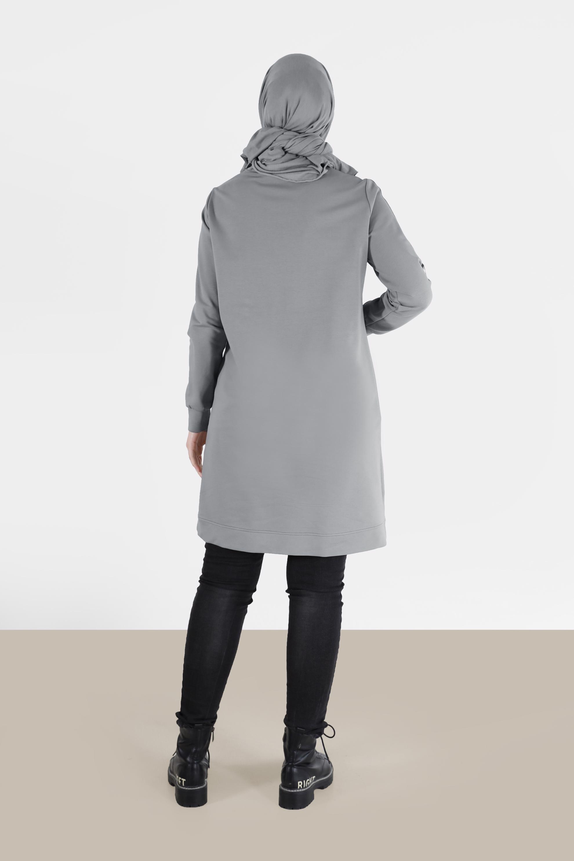 Tesettür giyim GRİ KOLLARI KUŞGÖZÜ DETAYLI DEGAJE YAKA EŞOFMAN TUNİK 42343 