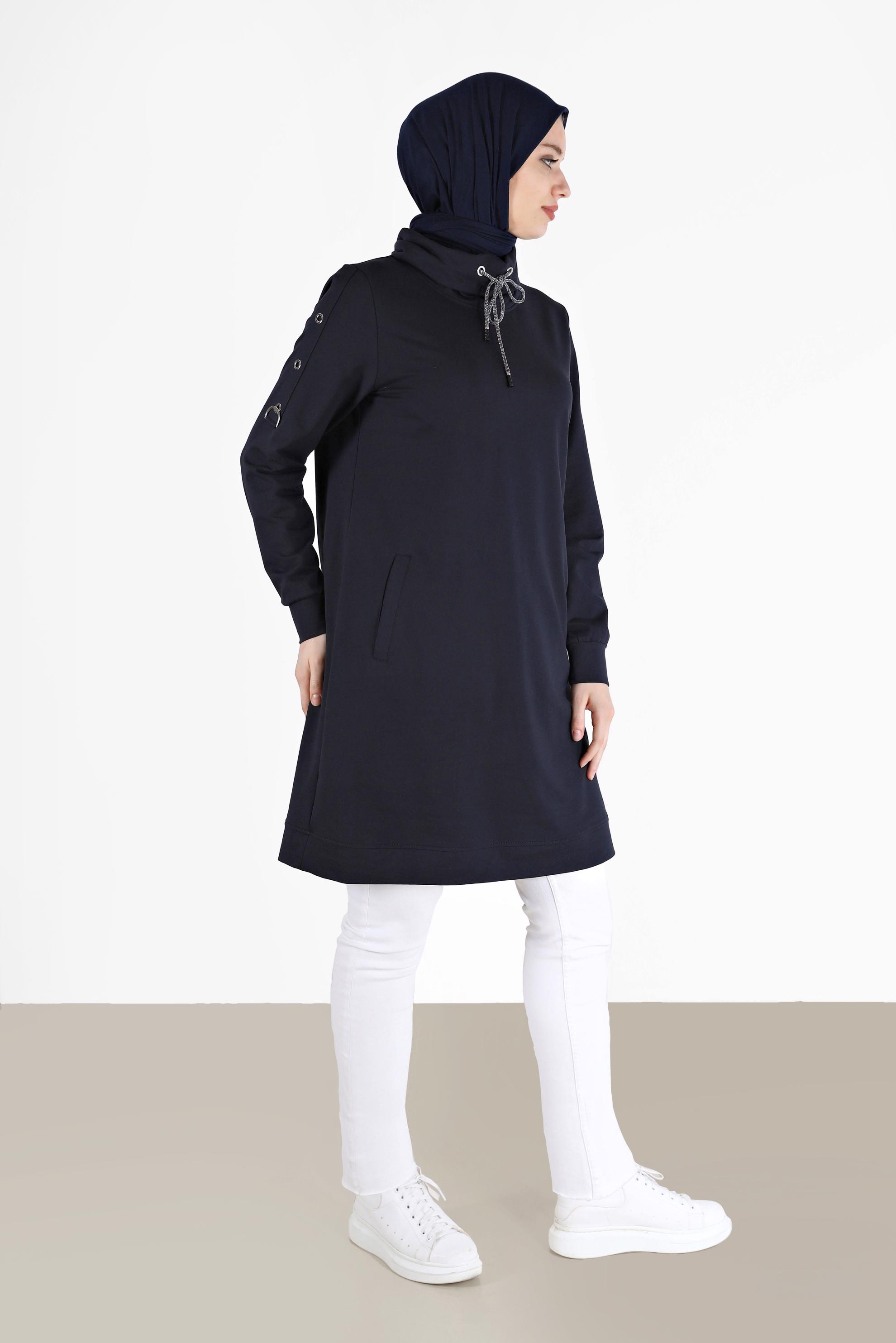 Tesettür giyim LACİVERT KOLLARI KUŞGÖZÜ DETAYLI DEGAJE YAKA EŞOFMAN TUNİK 42343 