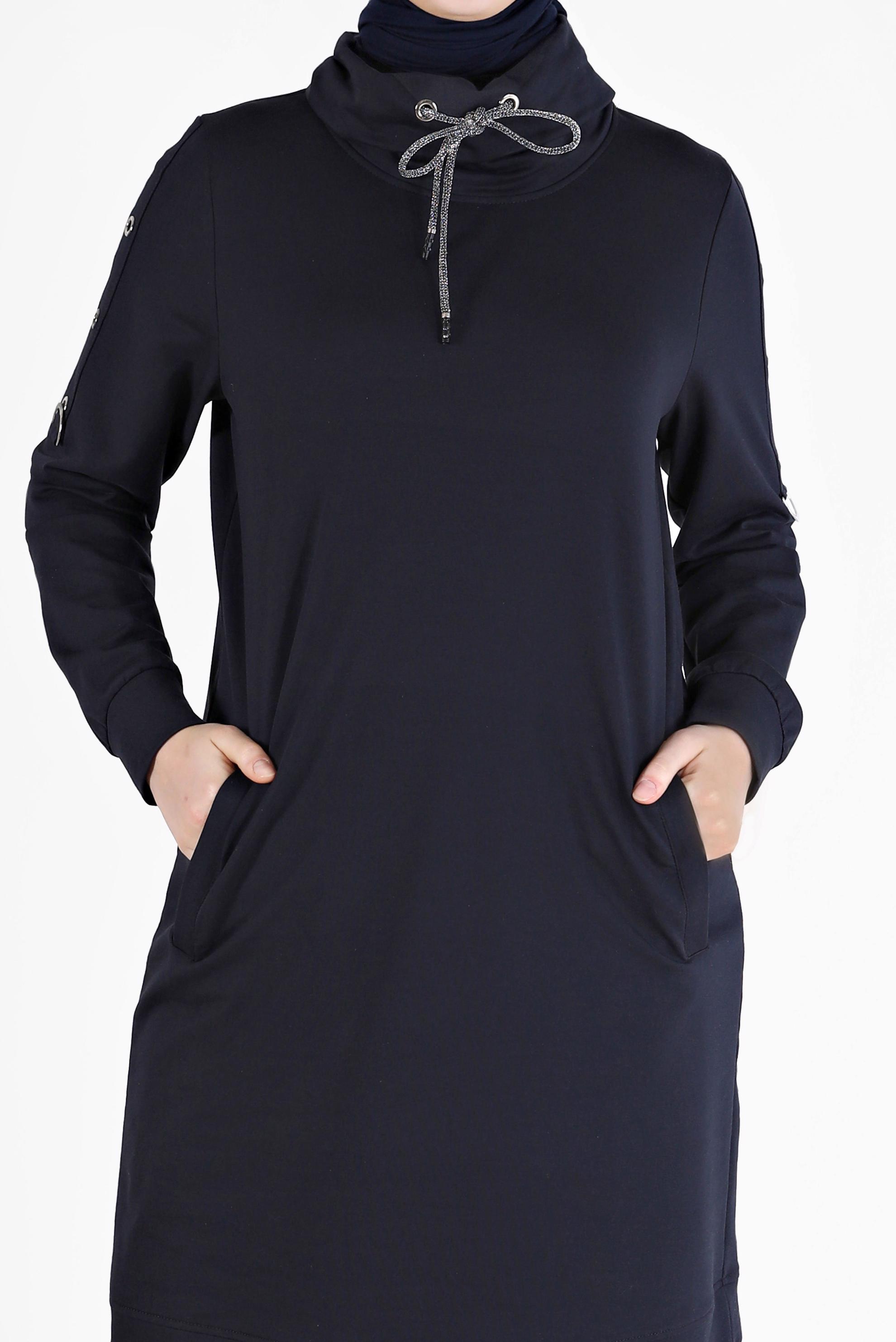 Tesettür giyim LACİVERT KOLLARI KUŞGÖZÜ DETAYLI DEGAJE YAKA EŞOFMAN TUNİK 42343 