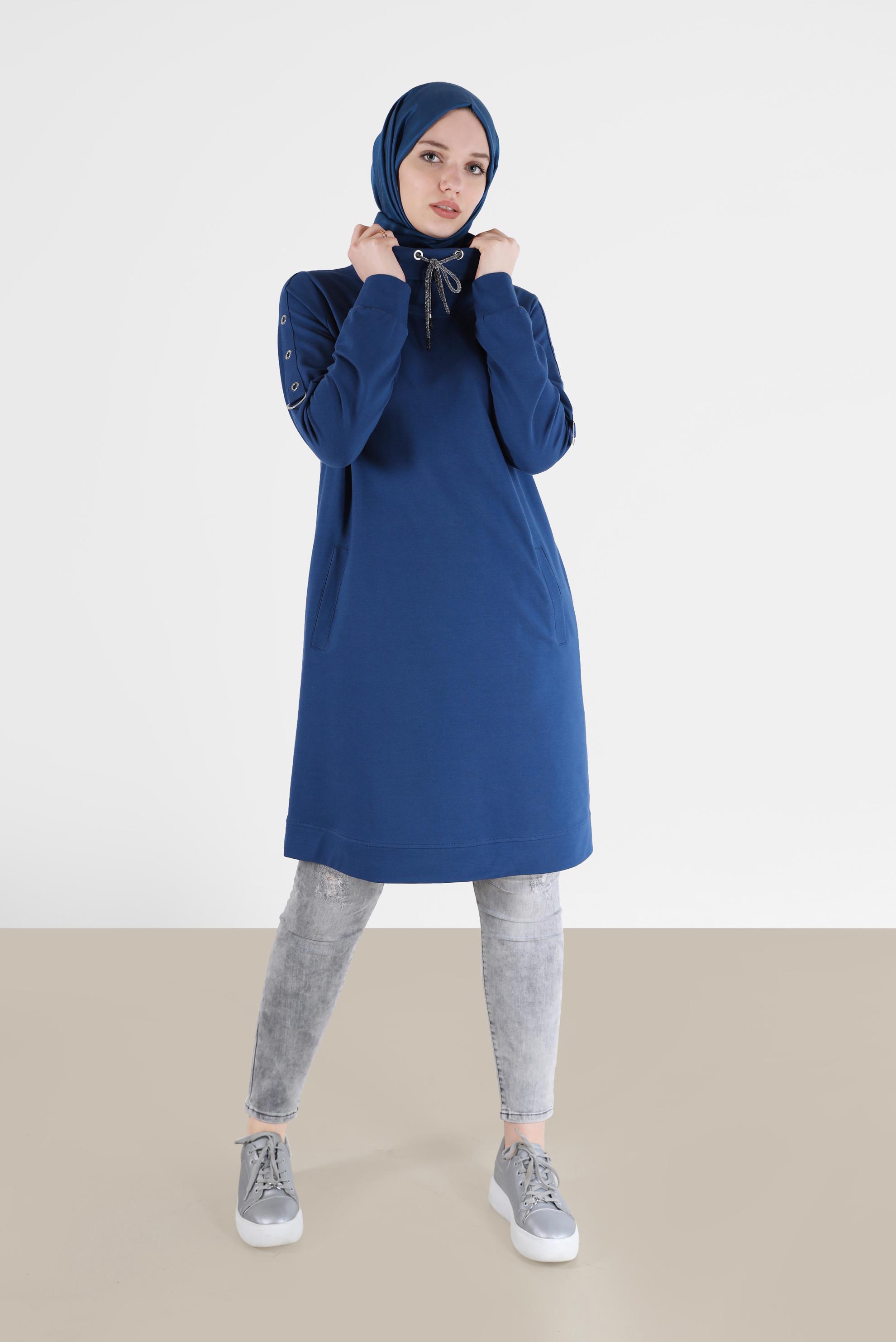 Tesettür giyim LACİVERT KOLLARI KUŞGÖZÜ DETAYLI DEGAJE YAKA EŞOFMAN TUNİK 42343 