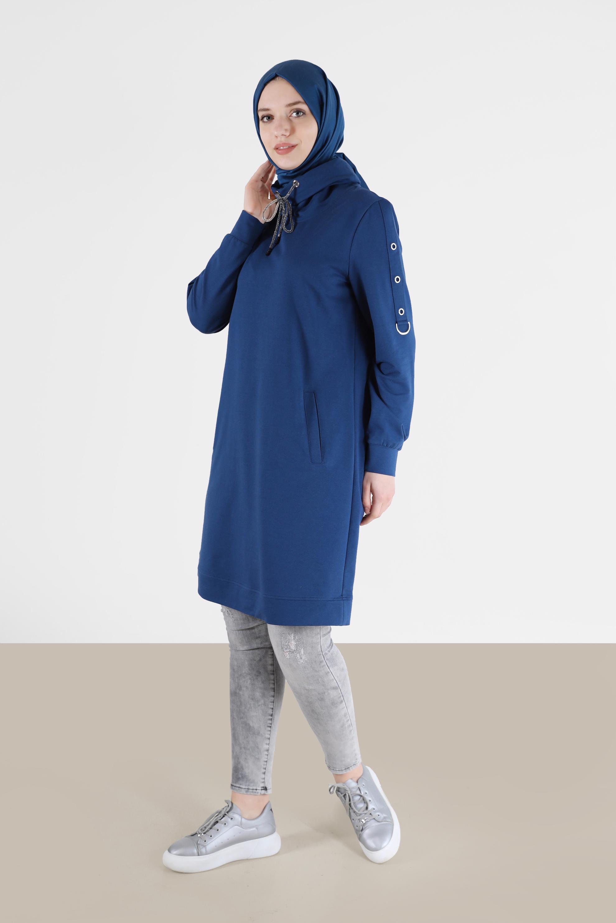 Tesettür giyim LACİVERT KOLLARI KUŞGÖZÜ DETAYLI DEGAJE YAKA EŞOFMAN TUNİK 42343 