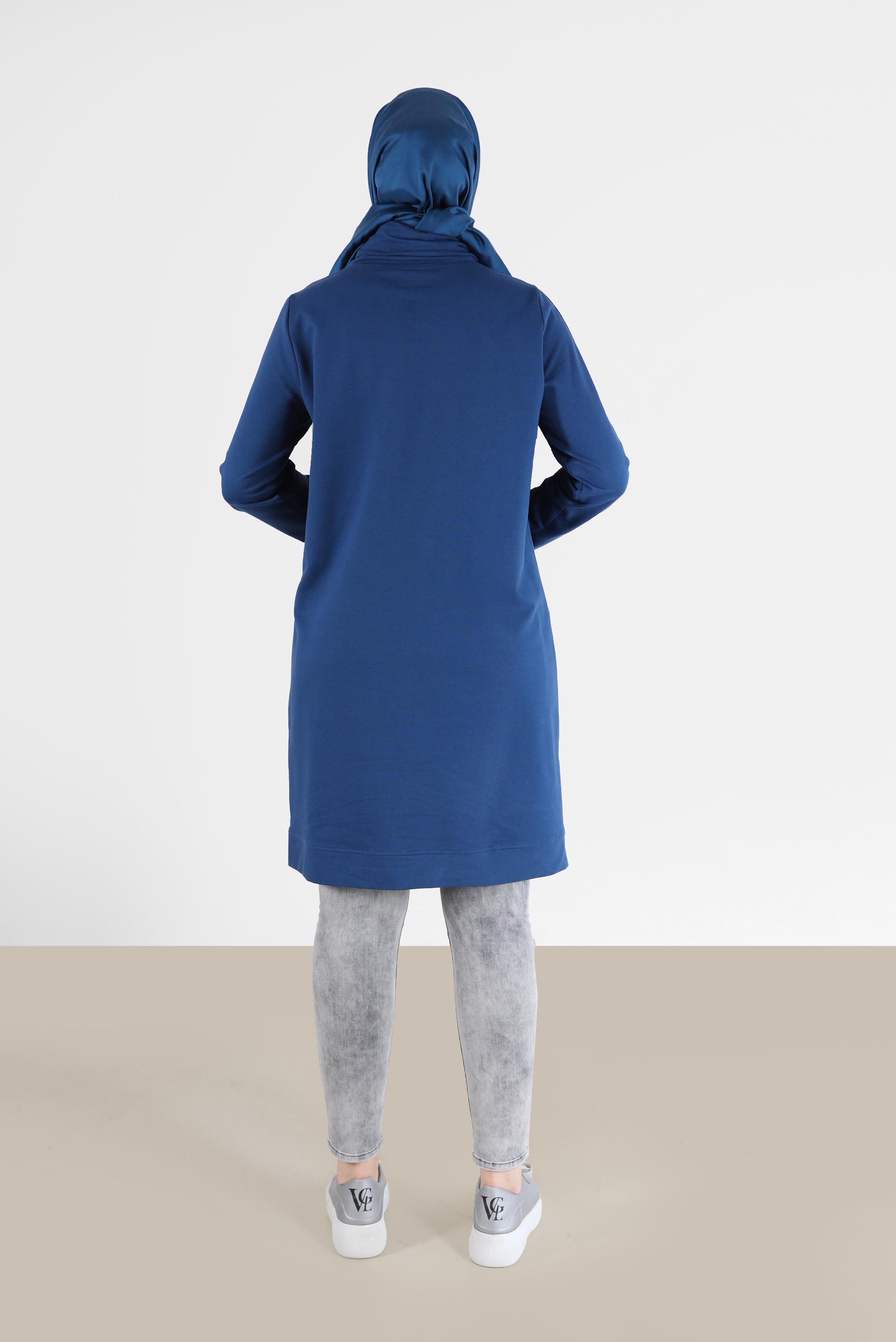 Tesettür giyim LACİVERT KOLLARI KUŞGÖZÜ DETAYLI DEGAJE YAKA EŞOFMAN TUNİK 42343 