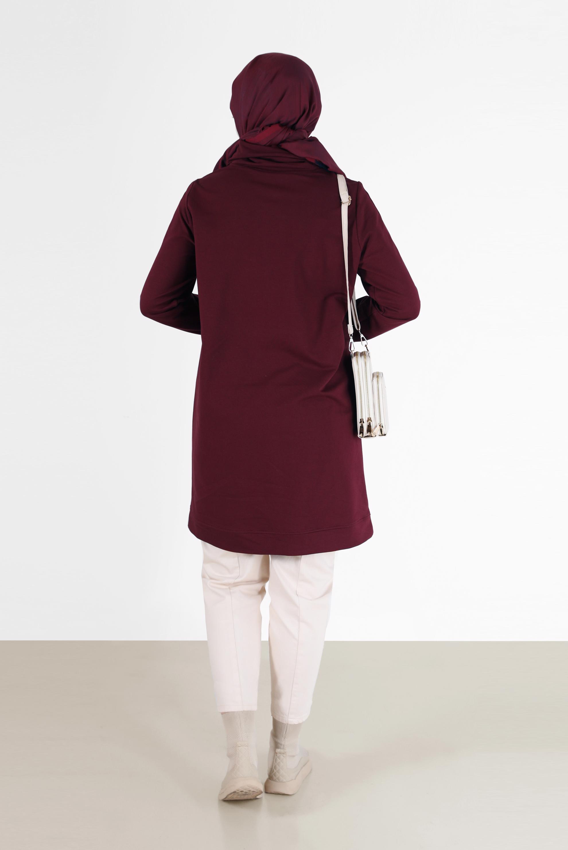 Tesettür giyim BORDO KOLLARI KUŞGÖZÜ DETAYLI DEGAJE YAKA EŞOFMAN TUNİK 42343 