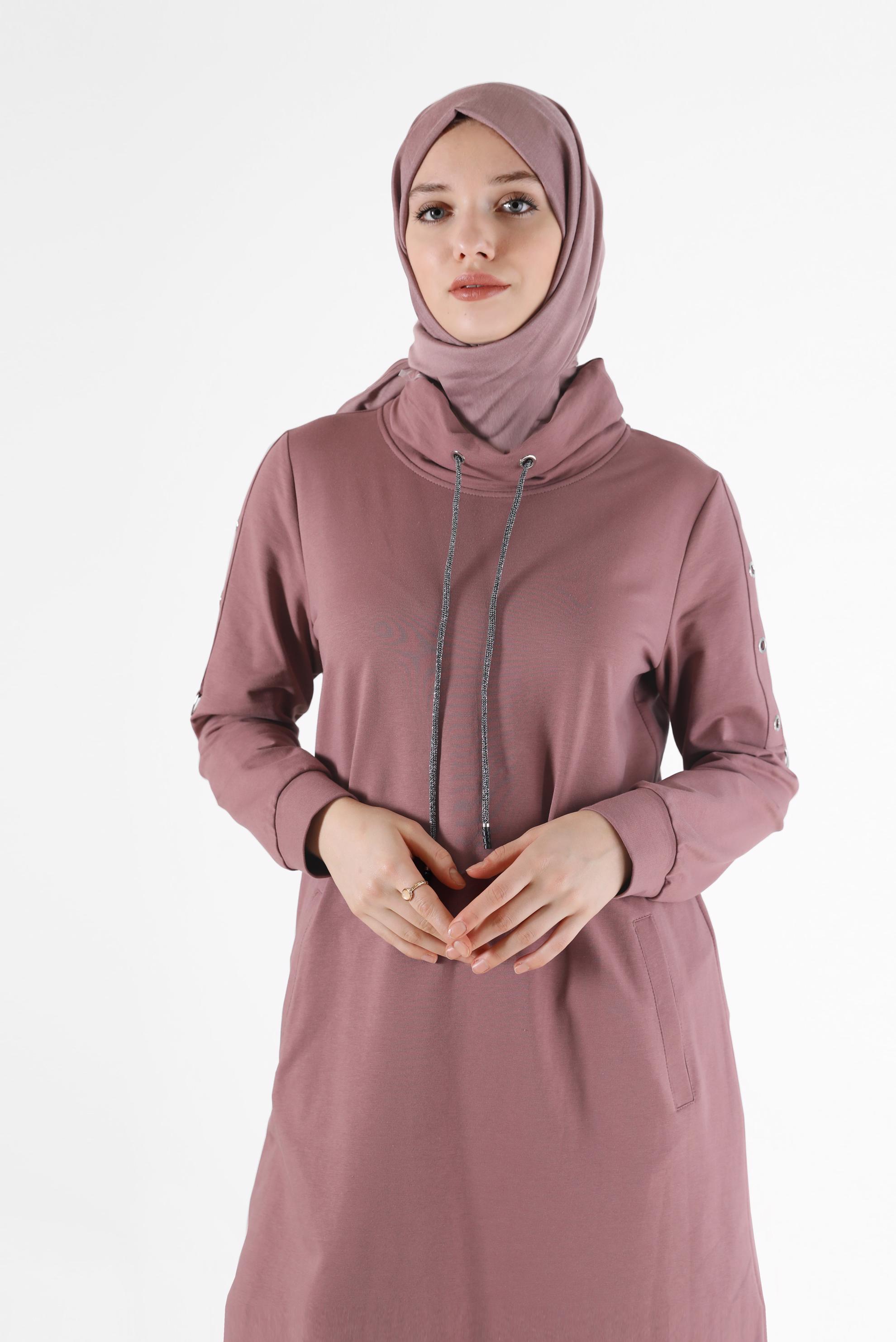 Tesettür giyim PEMBE KOLLARI KUŞGÖZÜ DETAYLI DEGAJE YAKA EŞOFMAN TUNİK 42343 