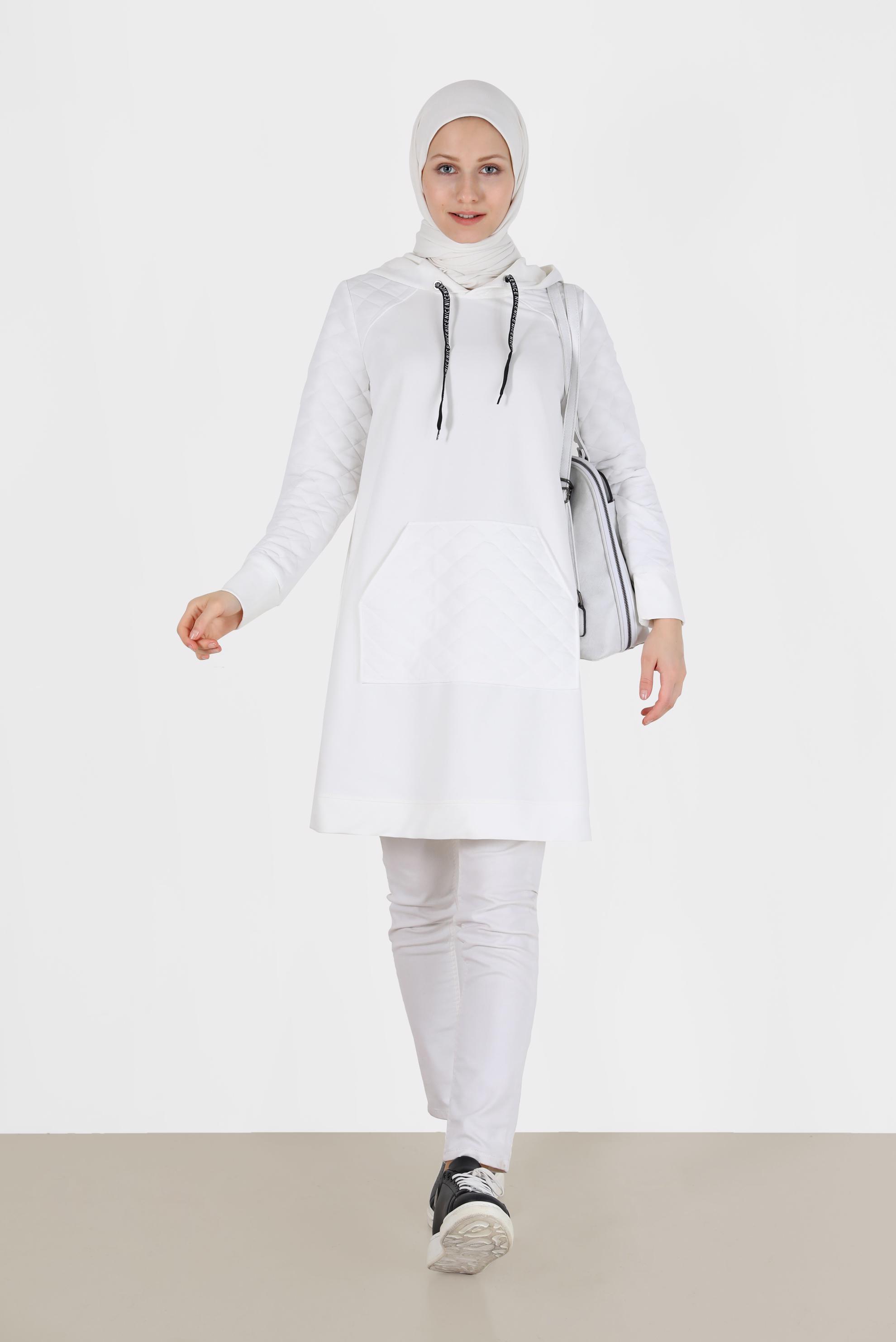 Tesettür giyim BEYAZ KAPİTONE DESEN DETAYLI KAPÜŞONLU EŞOFMAN TUNİK 42344 