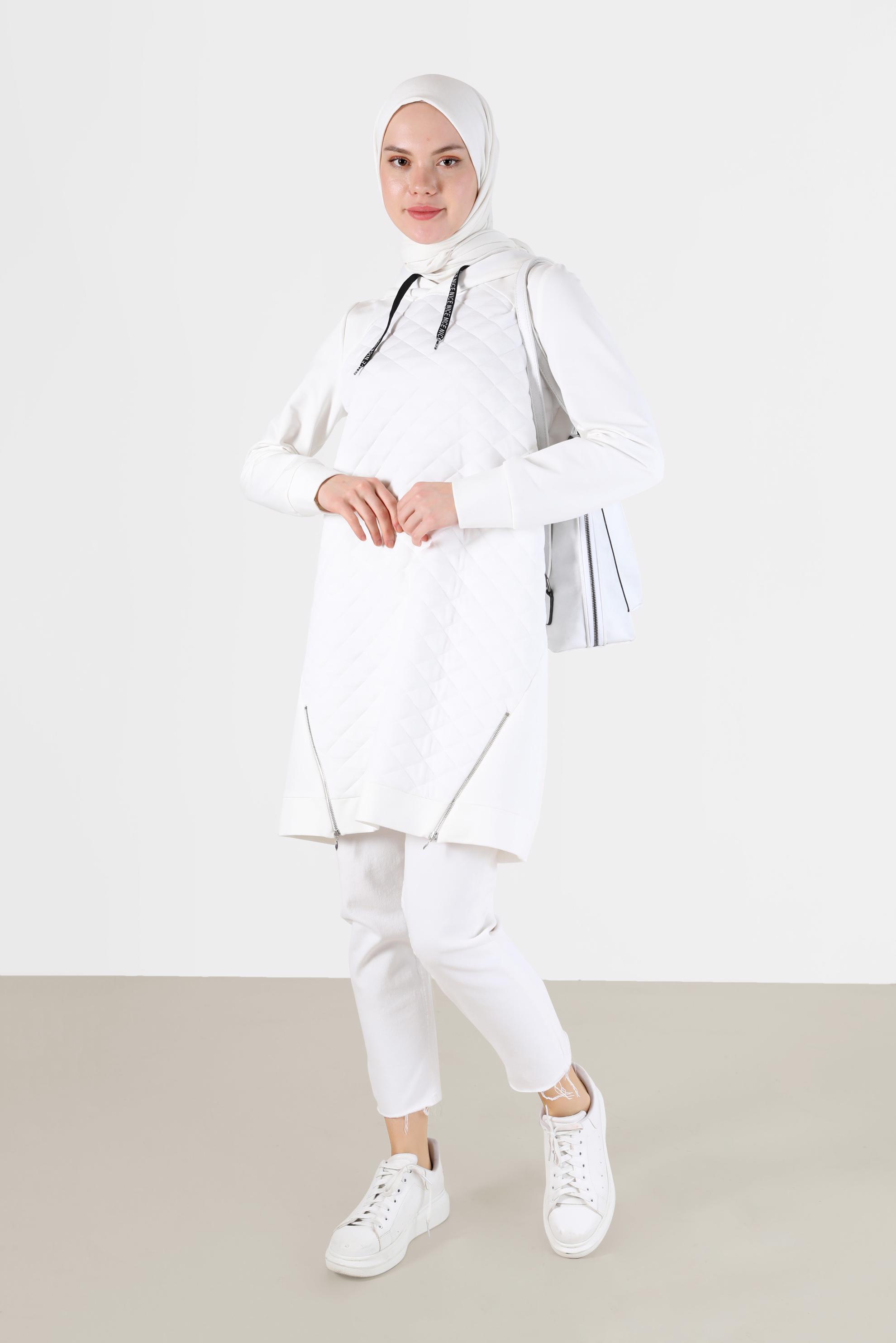 Tesettür giyim BEYAZ FERMUAR DETAYLI KAPİTONE DESEN KAPÜŞONLU EŞOFMAN TUNİK 42345 