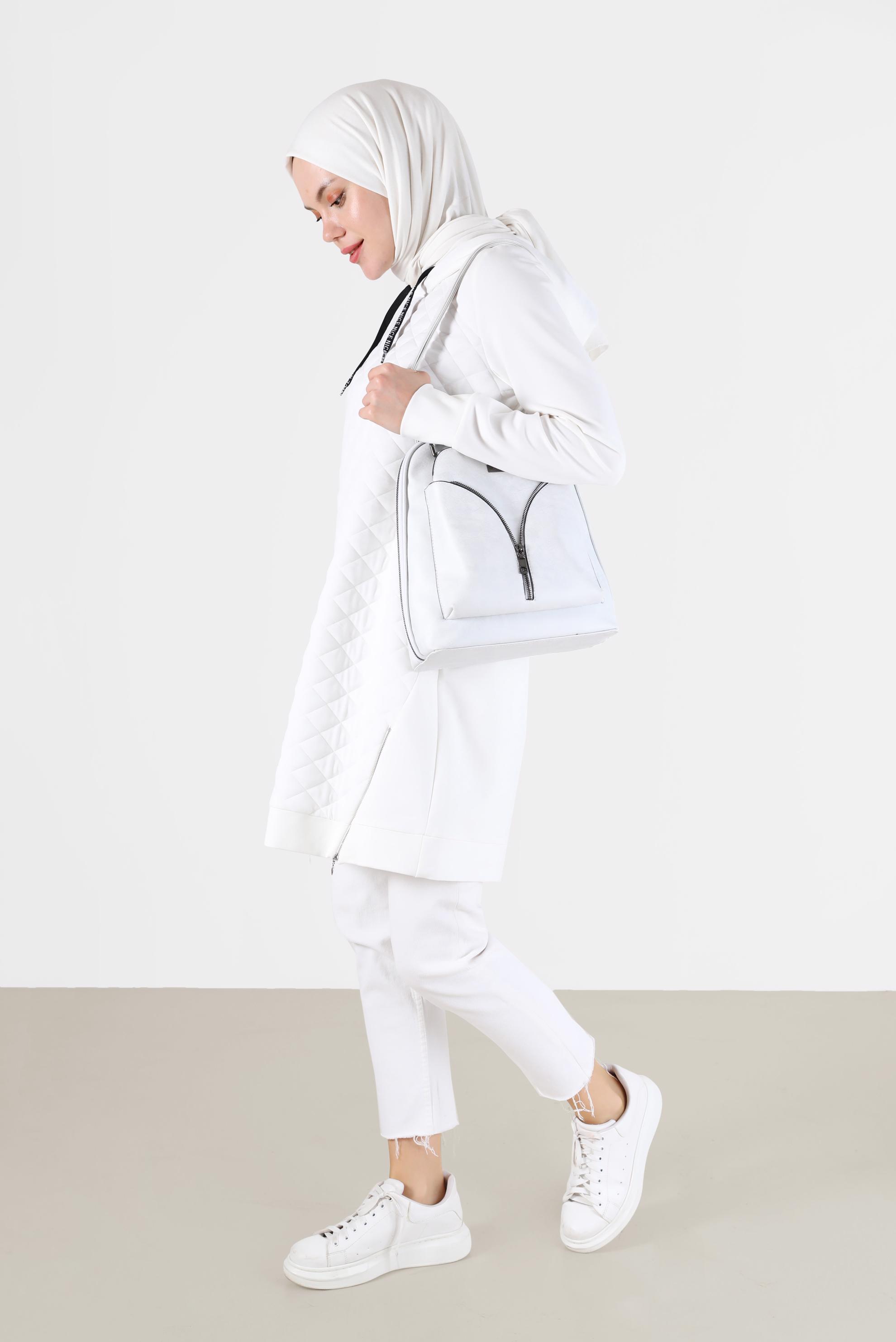 Tesettür giyim BEYAZ FERMUAR DETAYLI KAPİTONE DESEN KAPÜŞONLU EŞOFMAN TUNİK 42345 